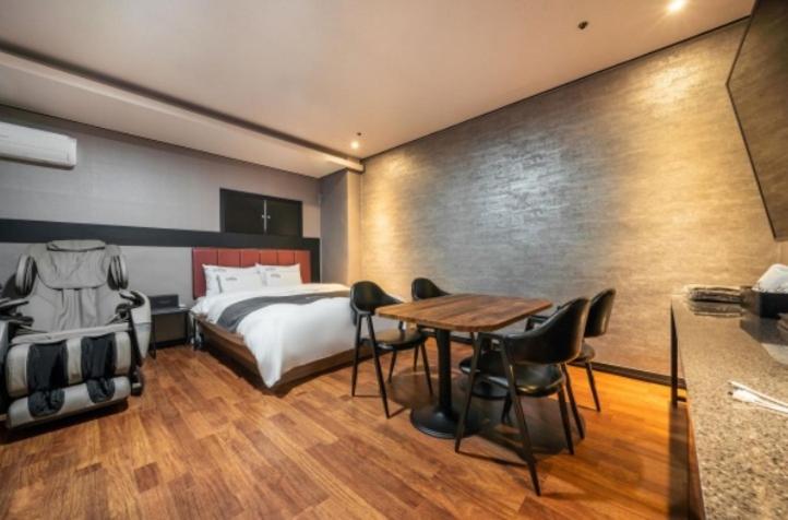 Deluxe King Room photo 2