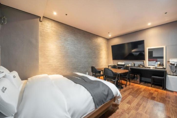 Deluxe King Room photo 1