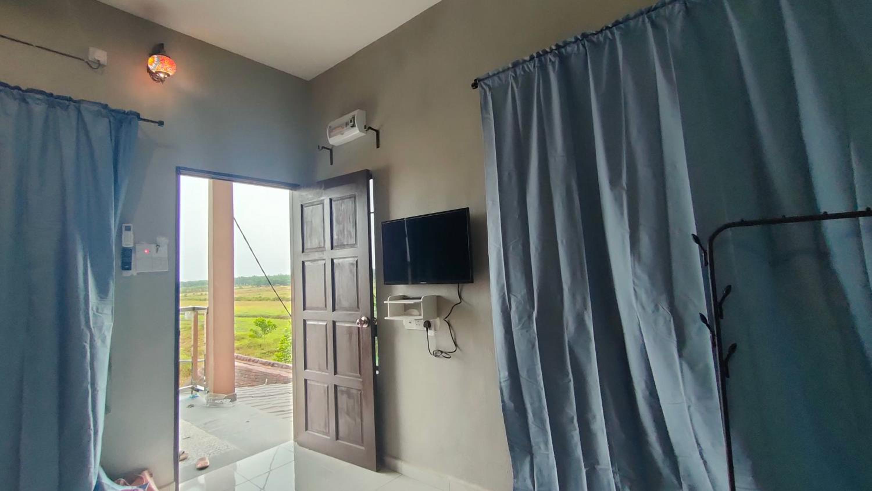 Two-Bedroom House photo 3