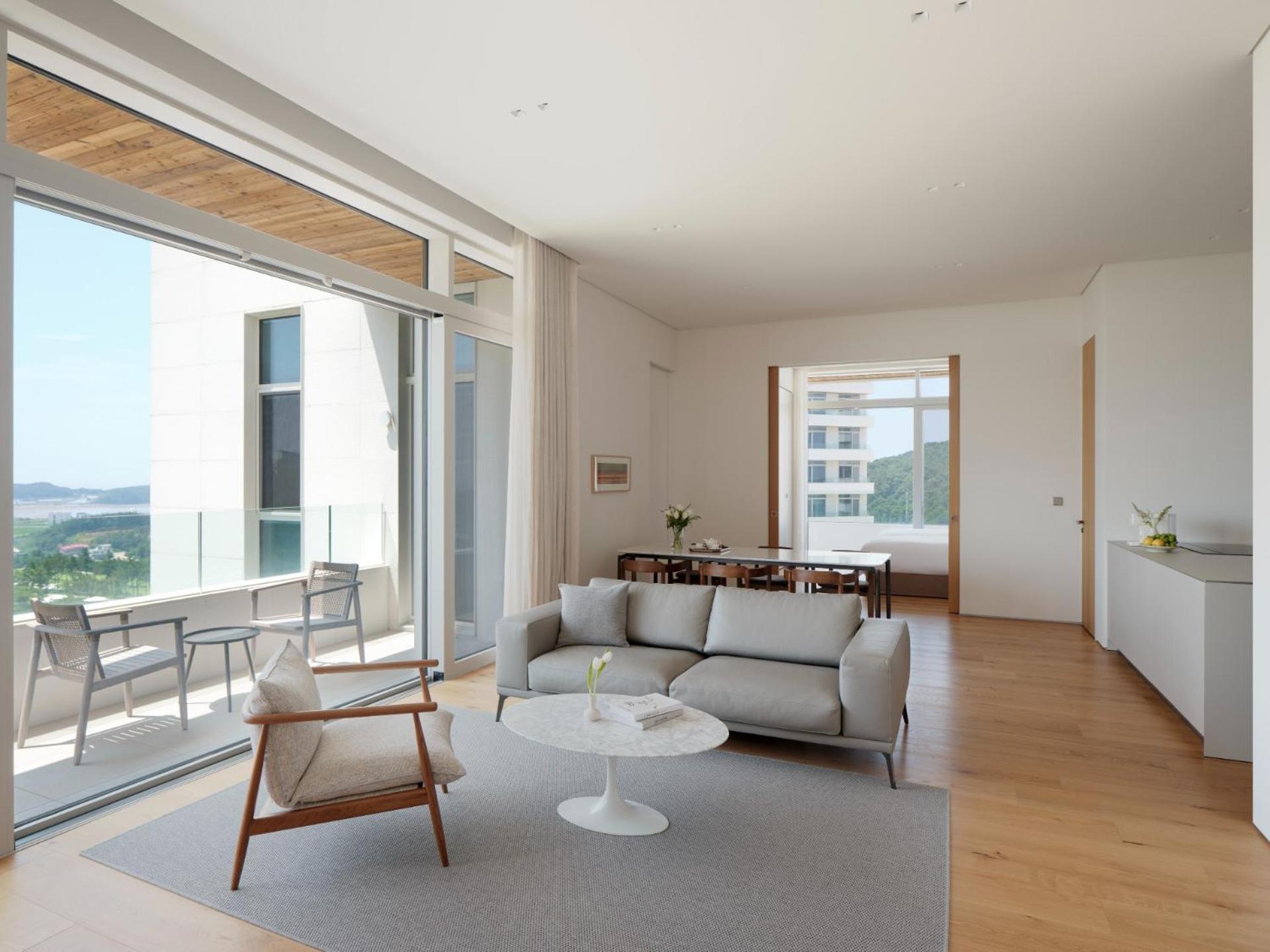 Suite with High Floor - Swimming Pool for 4 - Photo 7