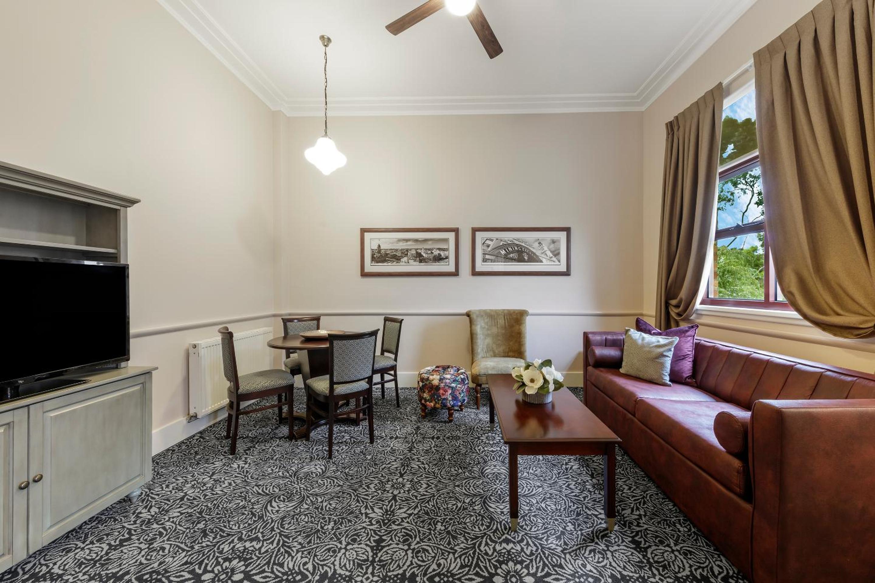 1 King Bed, Mobility Accessible Room, One-Bedroom Apartment, Non-Smoking