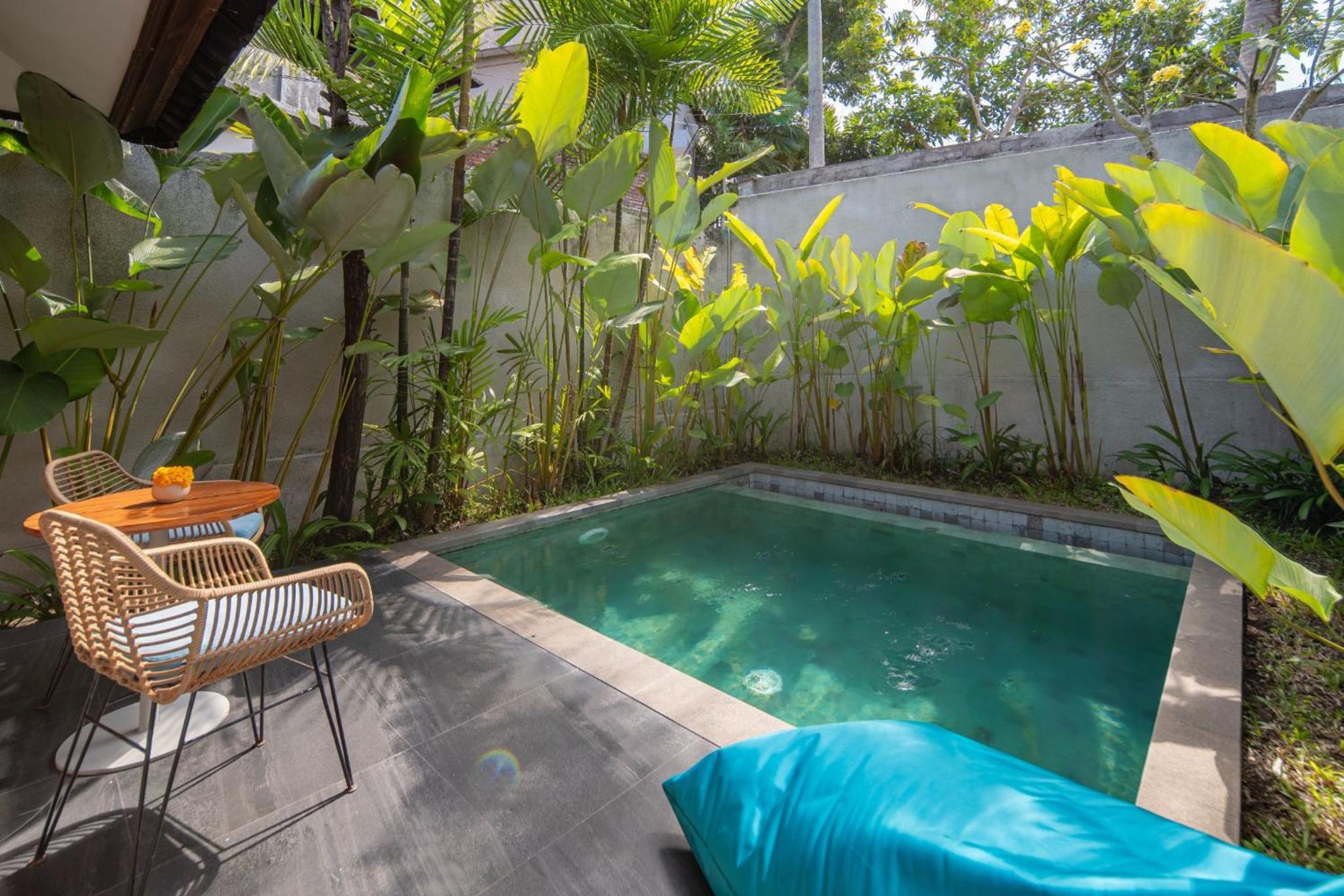 Deluxe Room with Pool - Photo 4