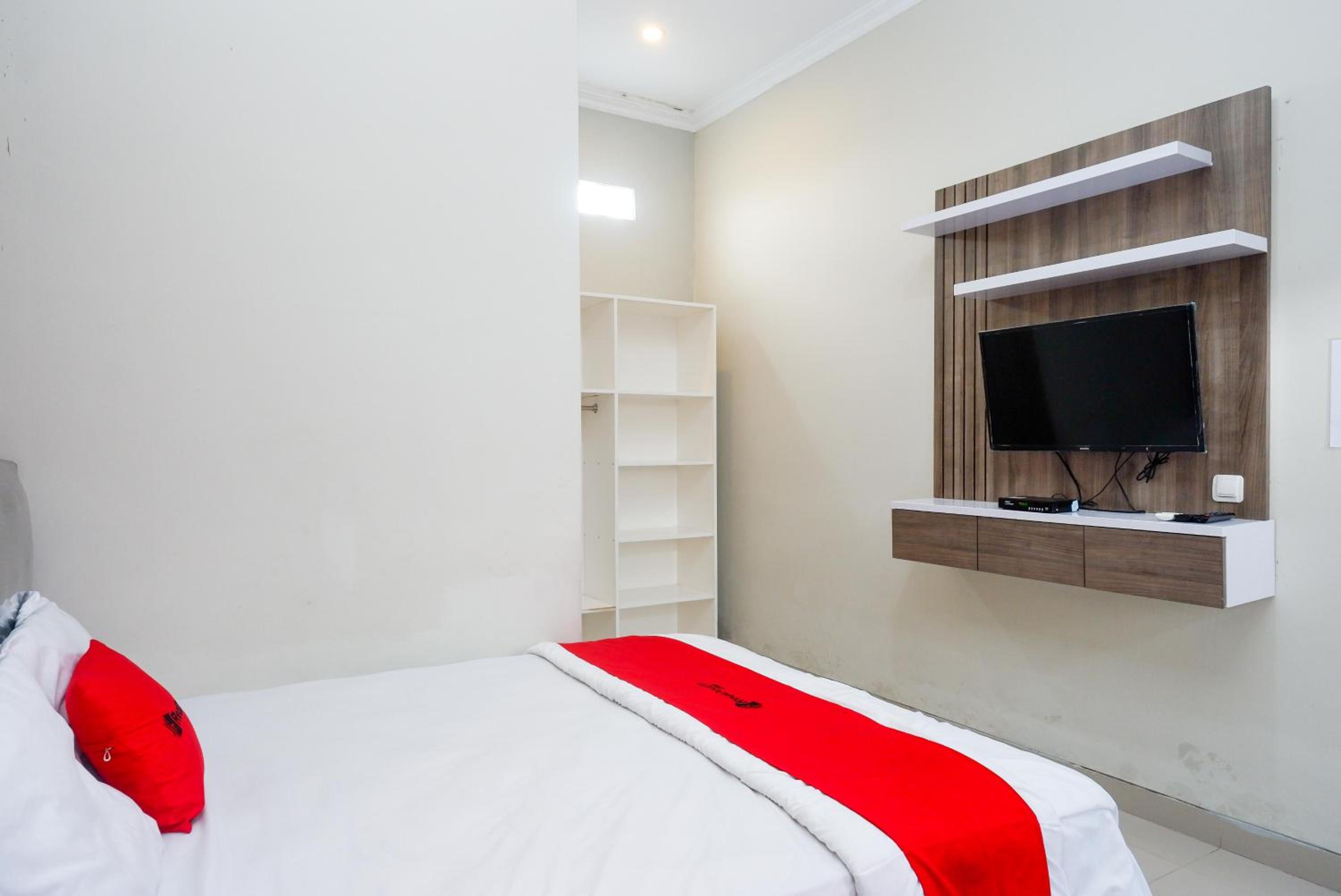 Standard Double Room - Photo 11