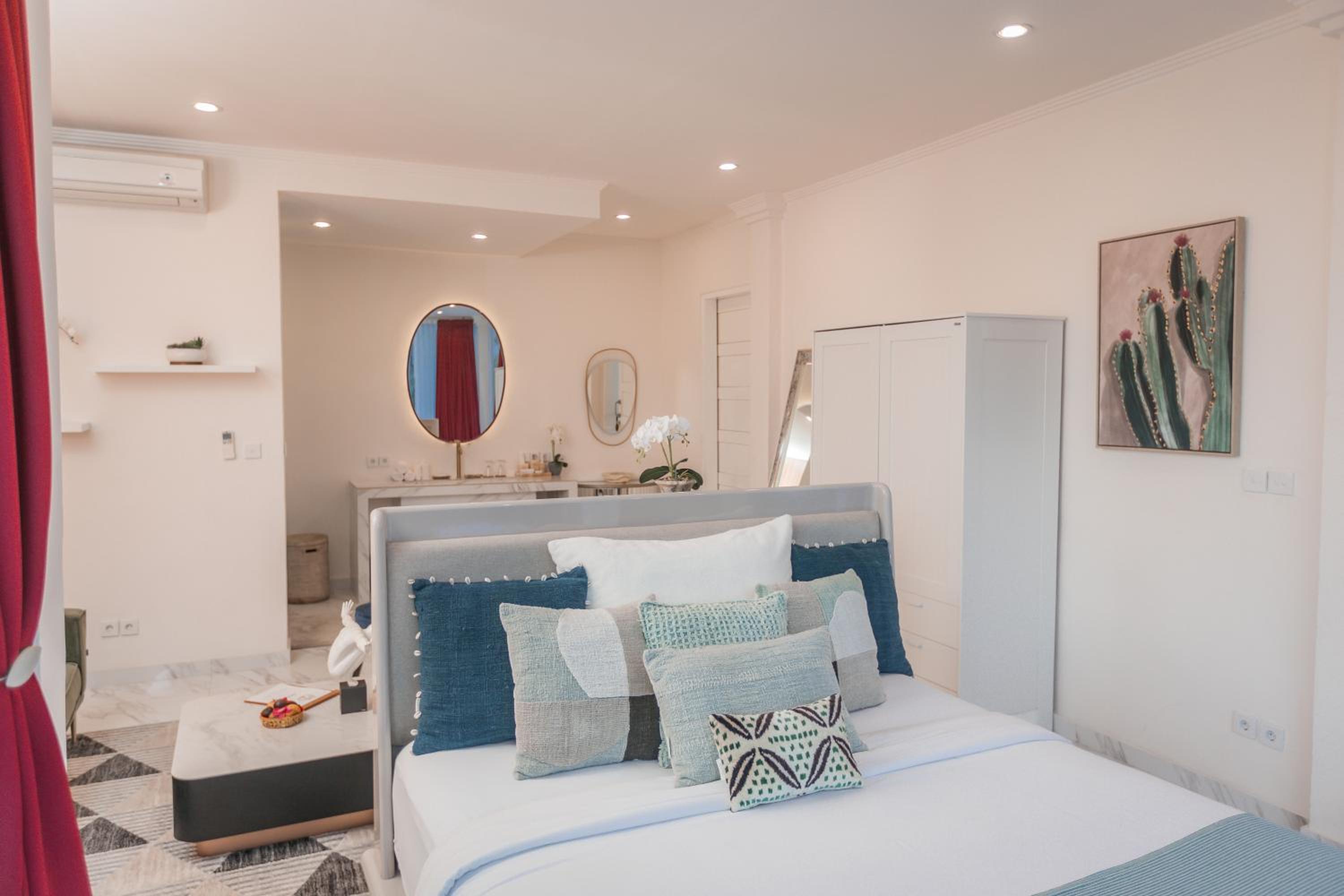 Suite with River View - Photo 13
