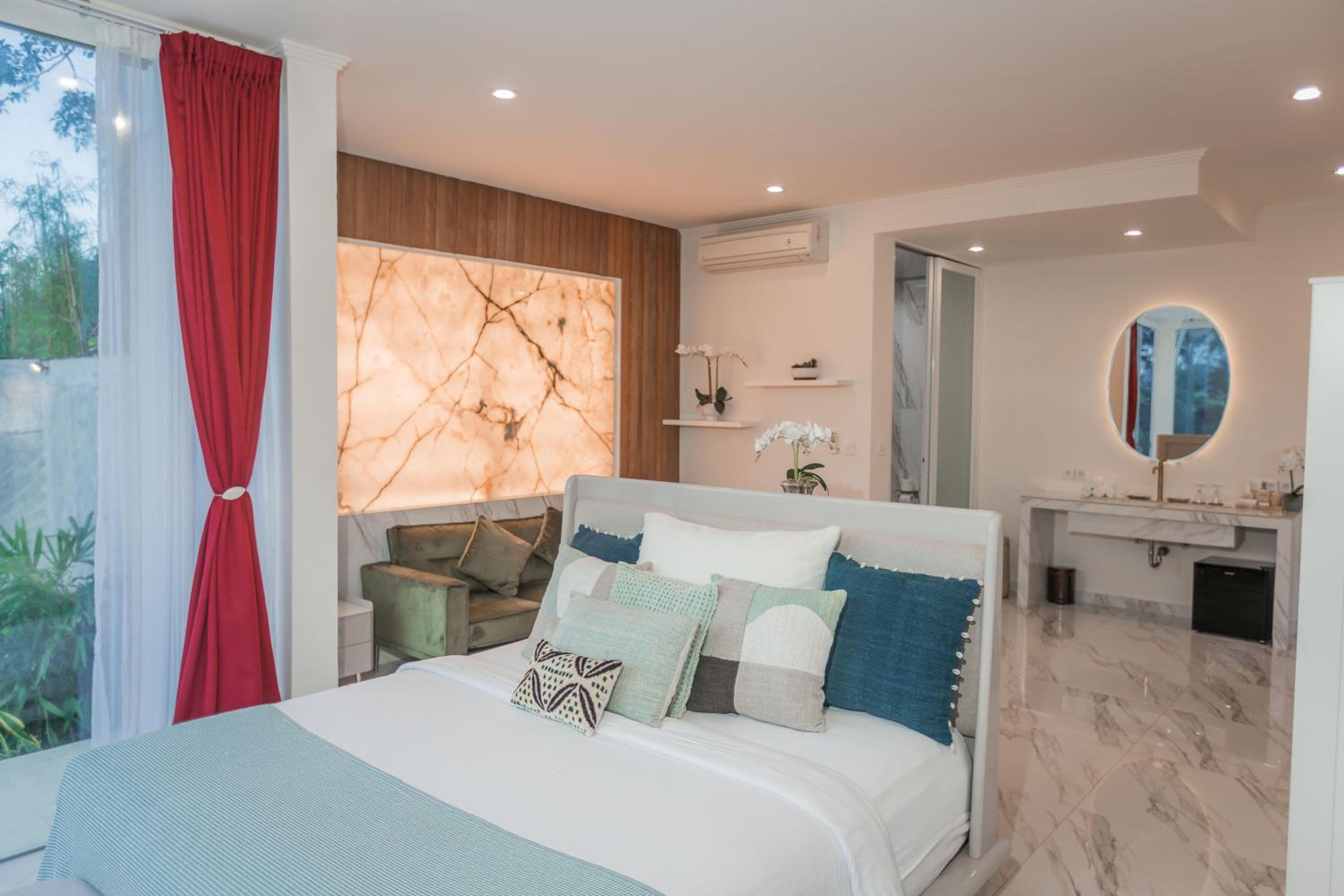Suite with River View - Photo 11