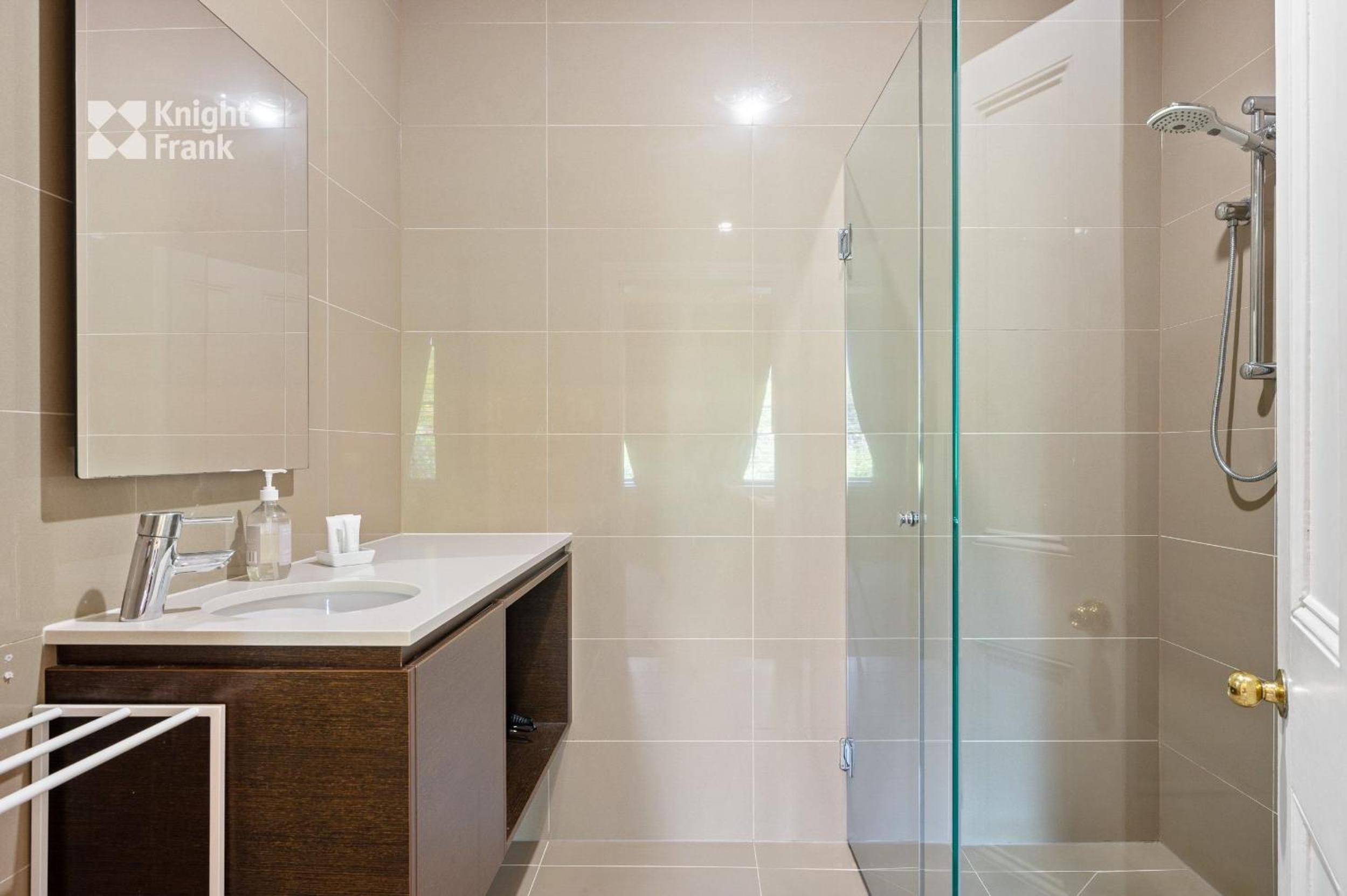 Queen Suite - 2 photo 2