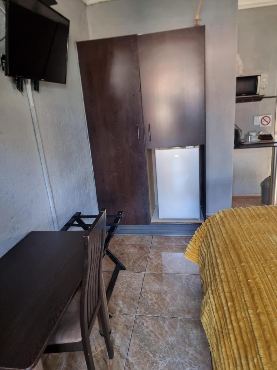 Double Room with Private Bathroom photo 2
