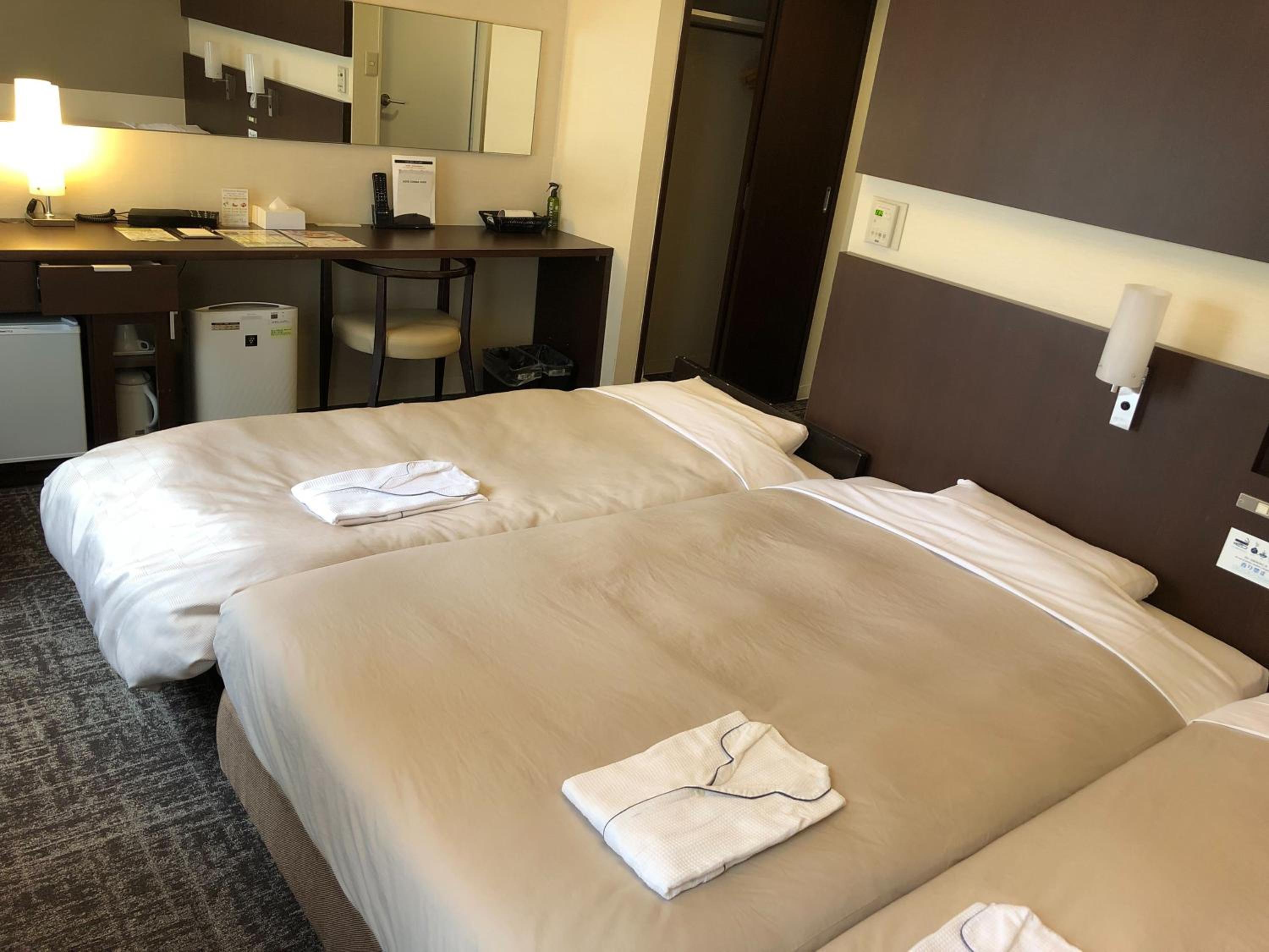 Standard Twin Room with Extra Bed - Smoking