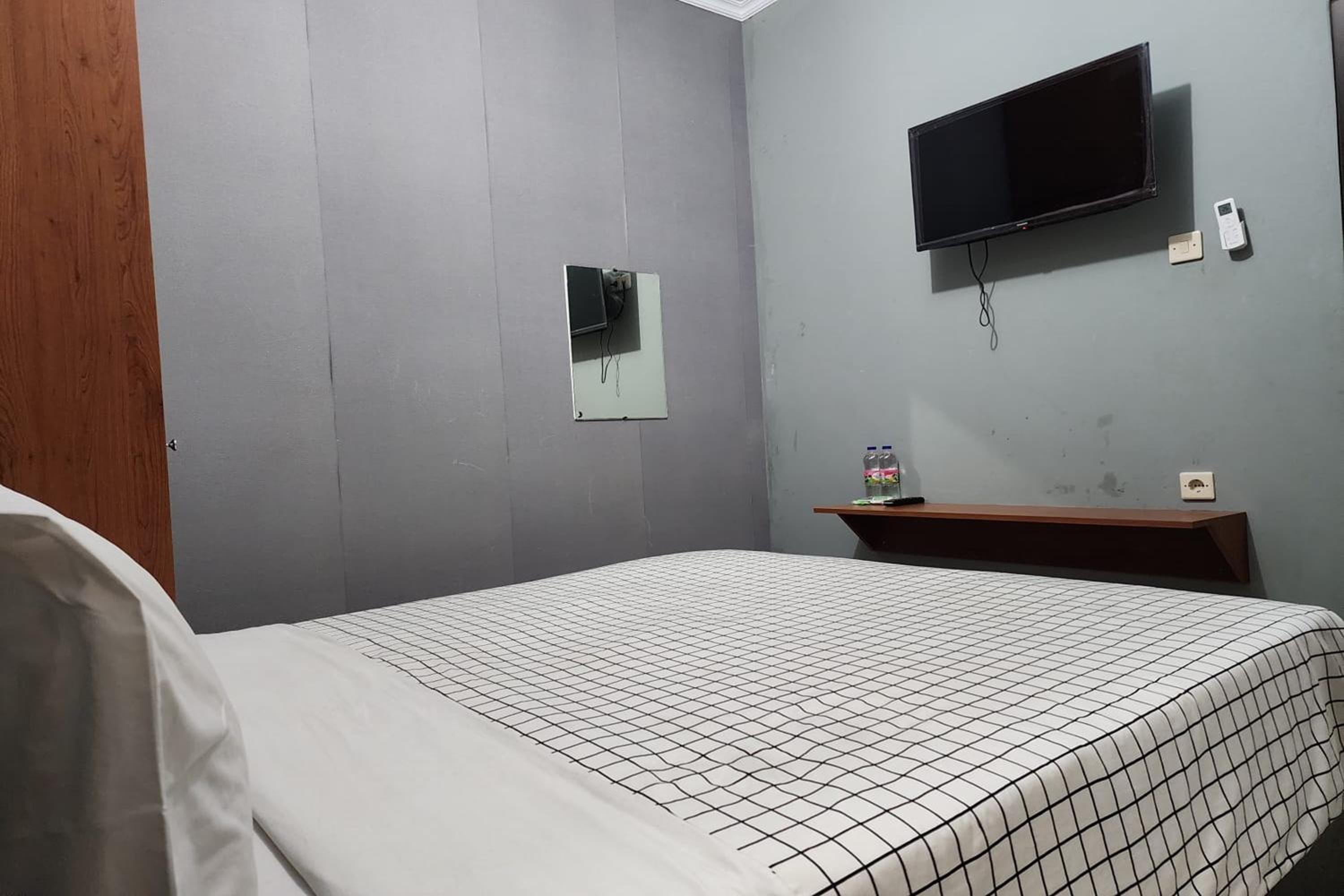 Deluxe Room - Photo 11