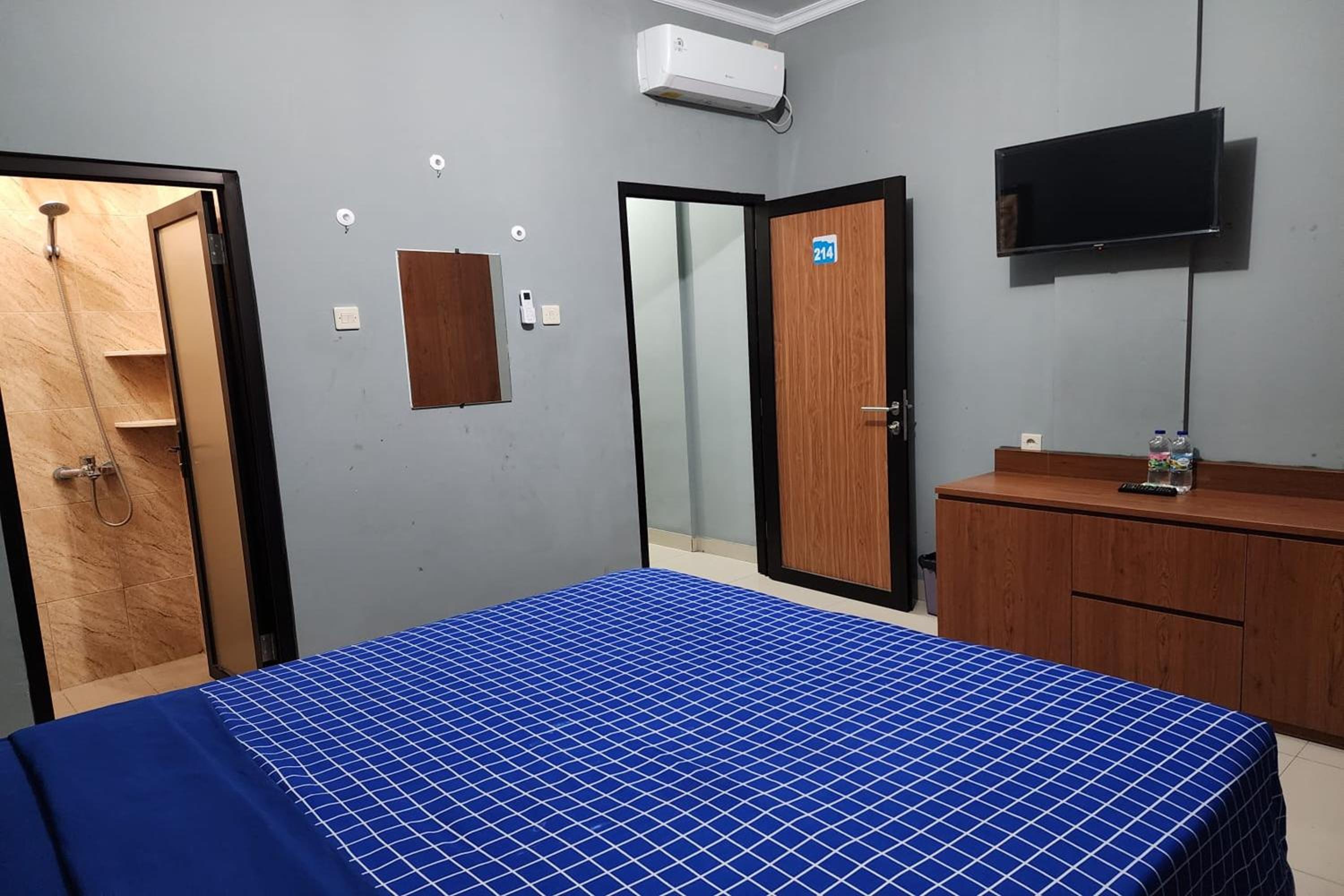 Deluxe King Room - Photo 7