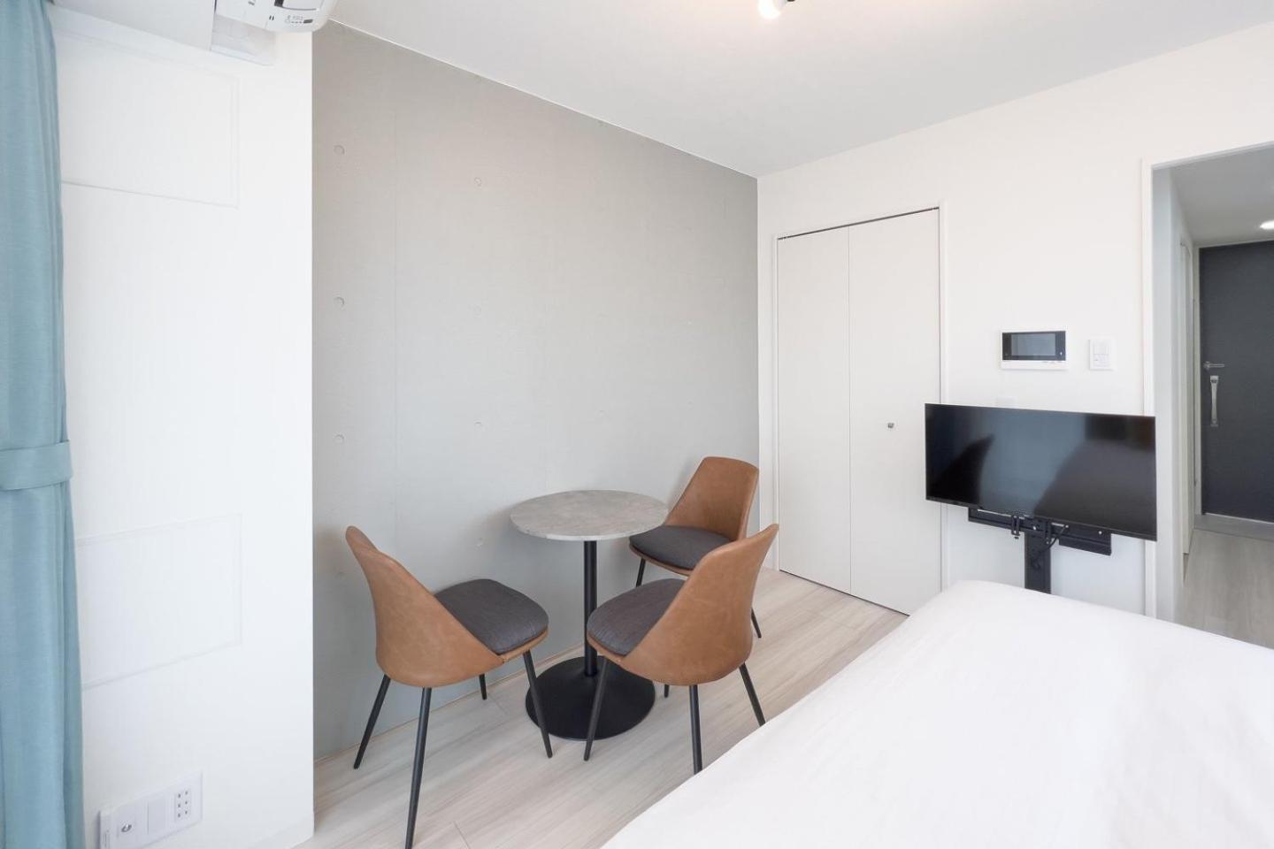 One-Bedroom Apartment photo 2