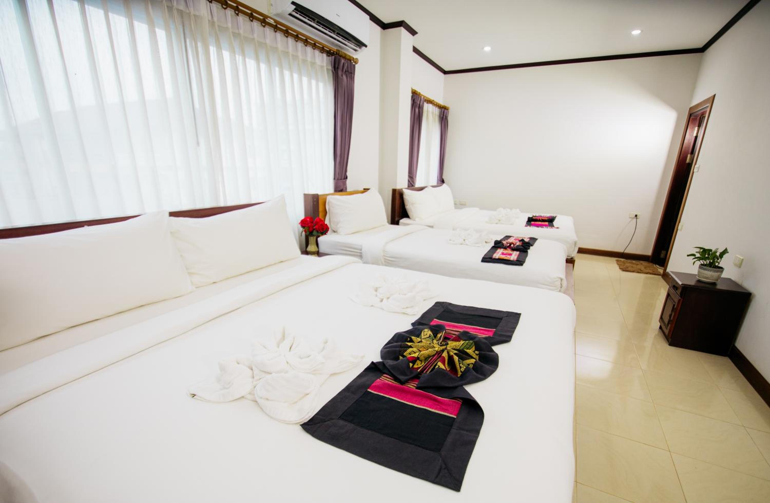 Standard Family Room - Photo 6