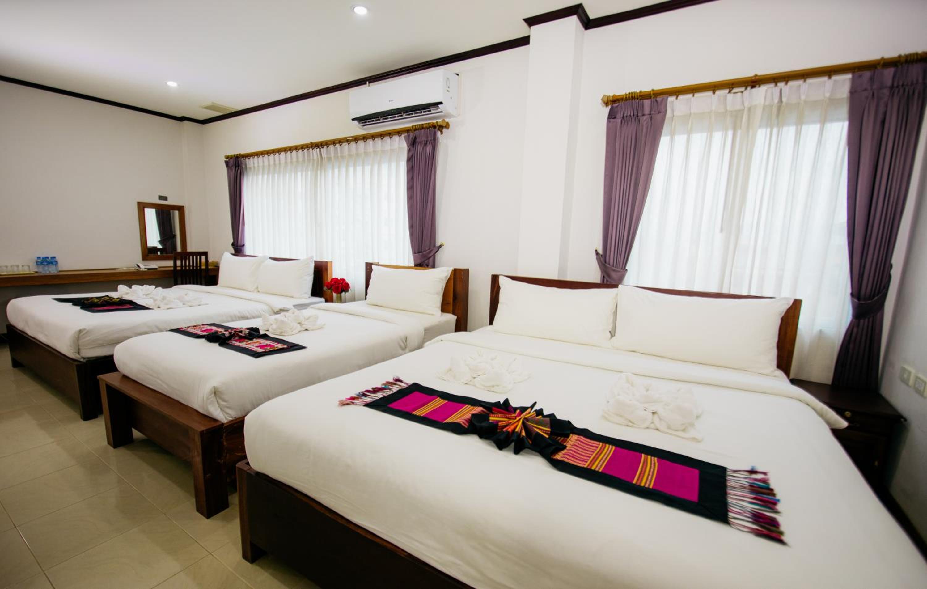 Standard Family Room - Photo 4