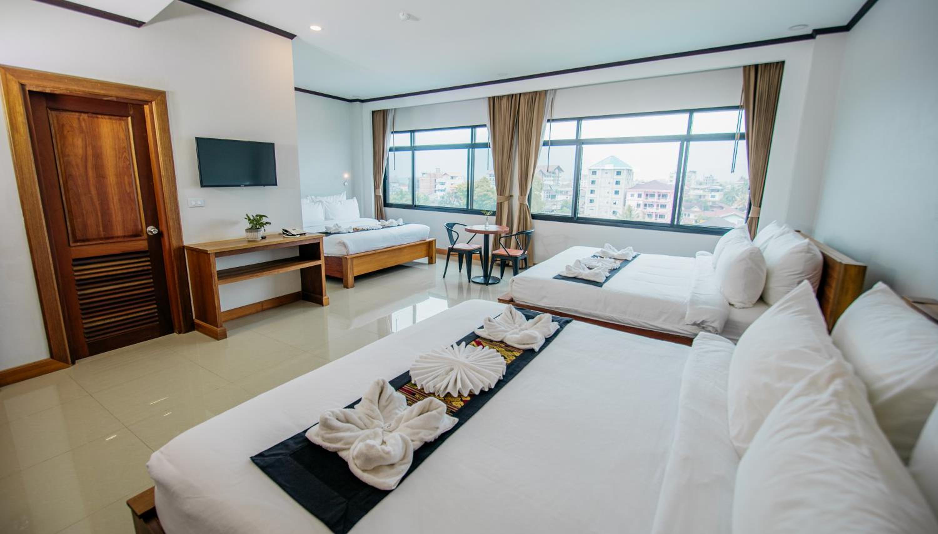 Deluxe Family Room - Photo 5