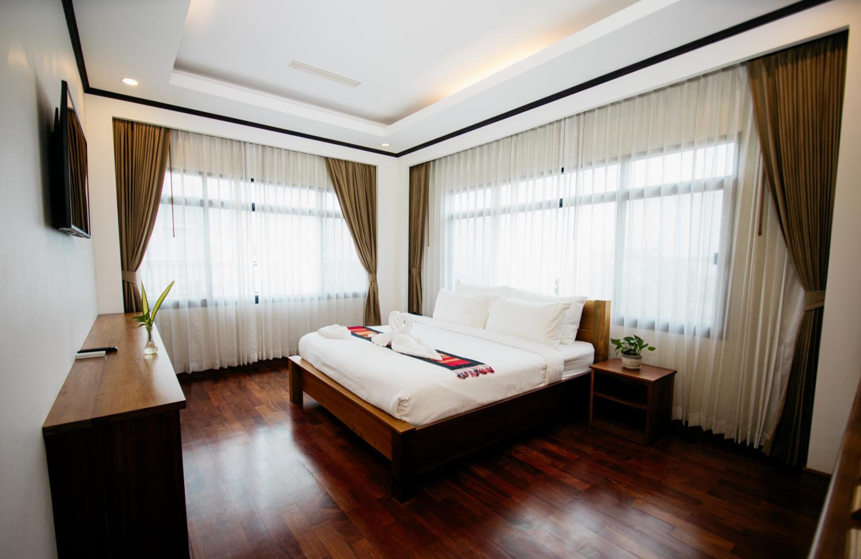 King Suite - Photo 3