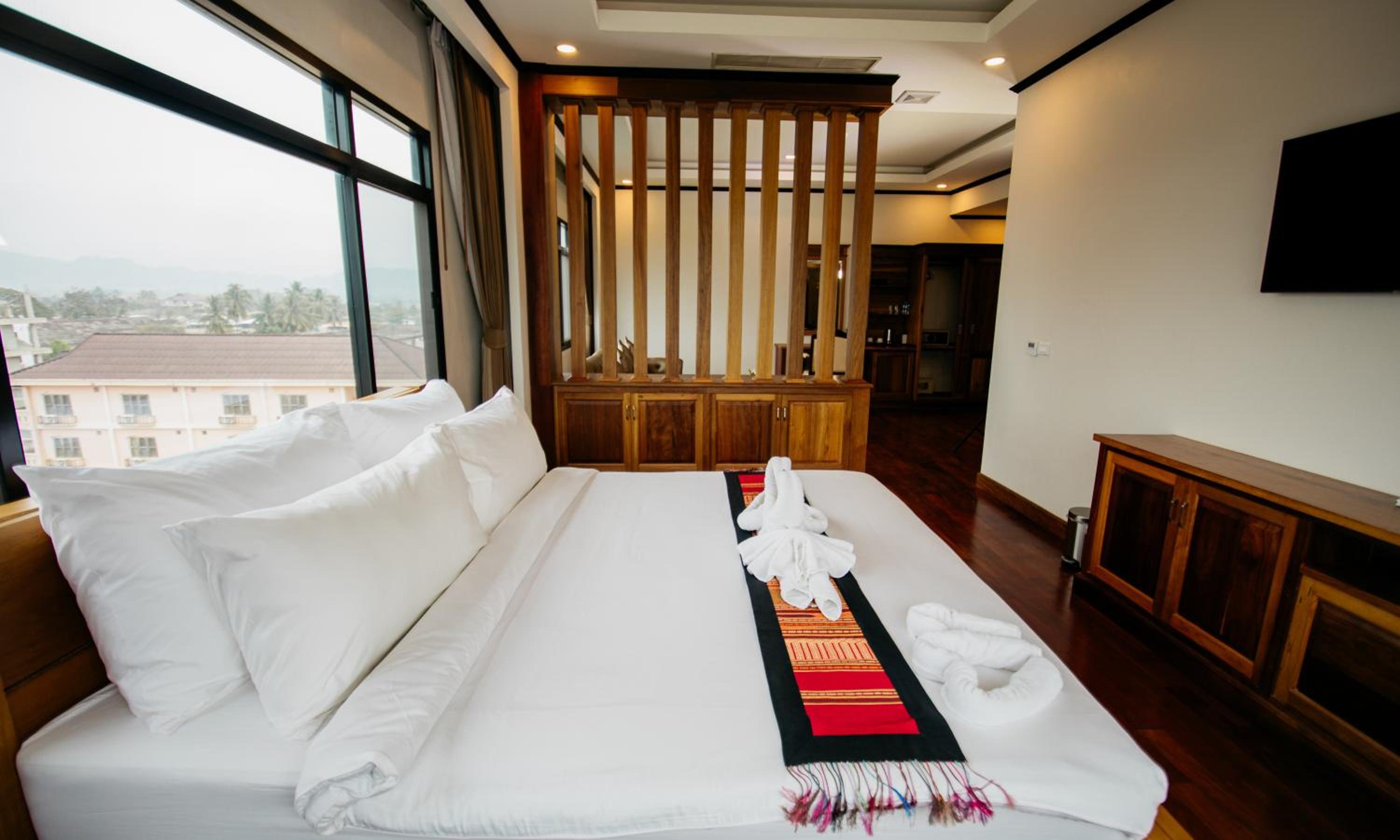 King Suite - Photo 2