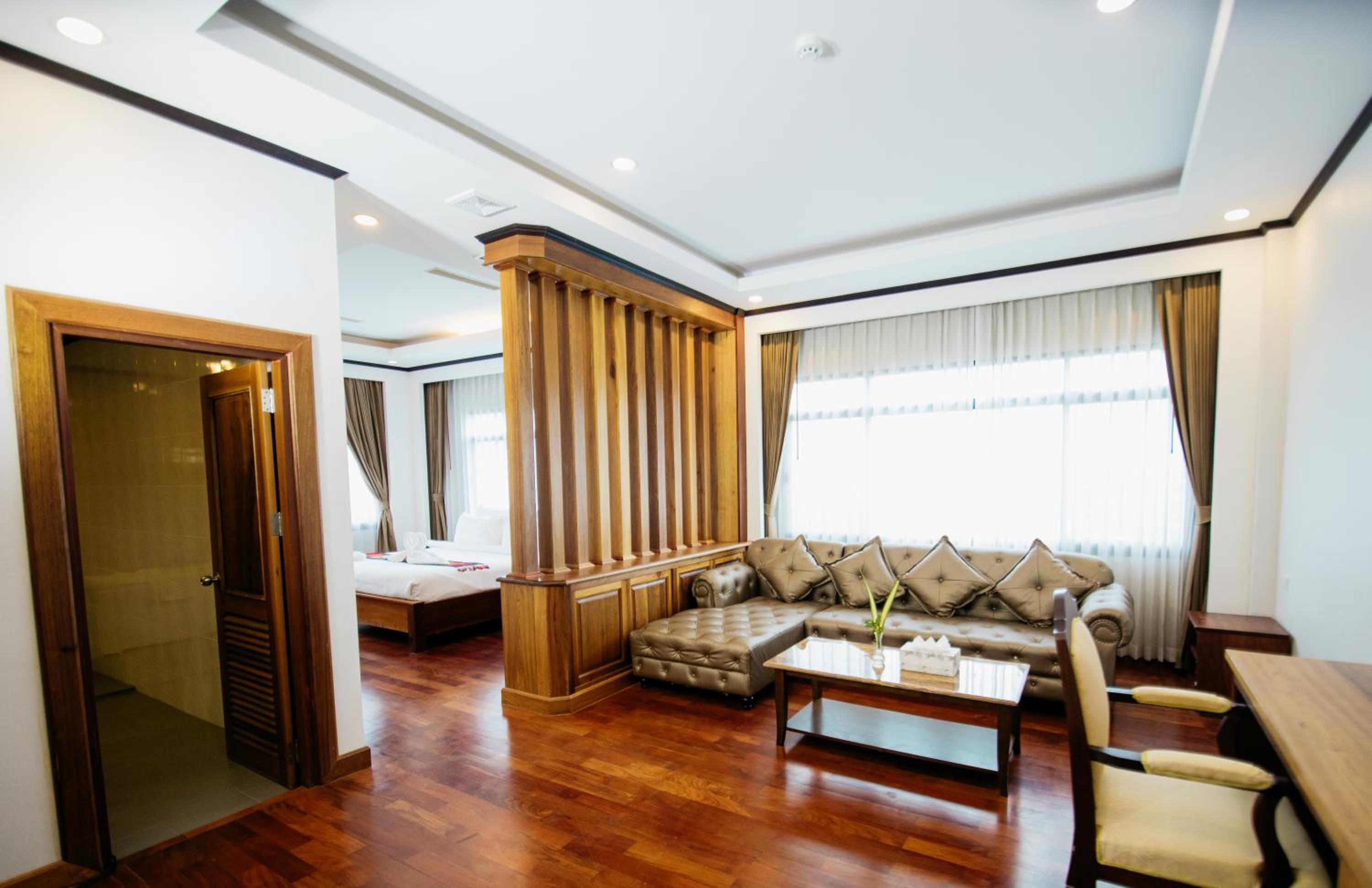 King Suite - Photo 4