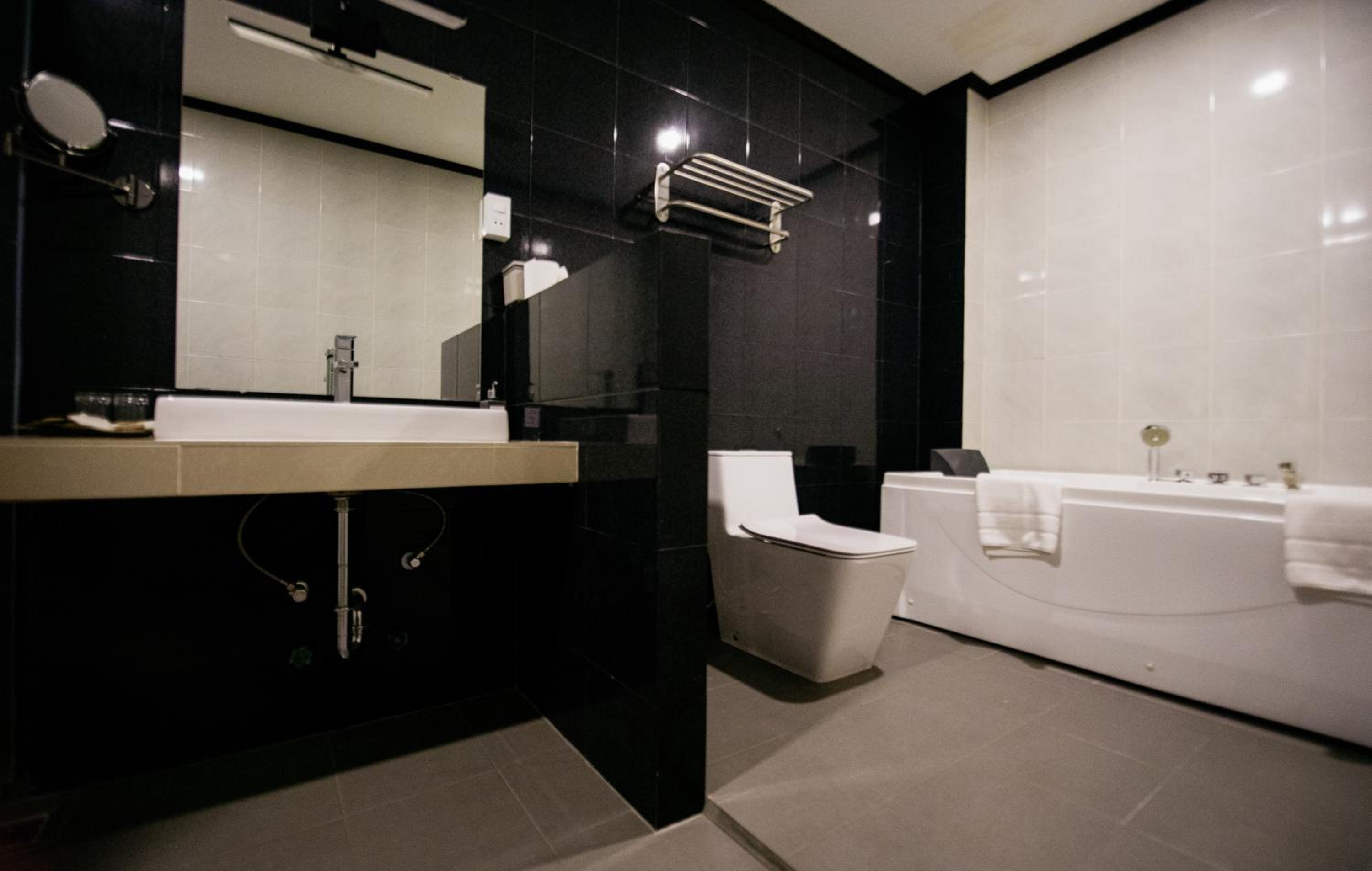 King Suite - Photo 7