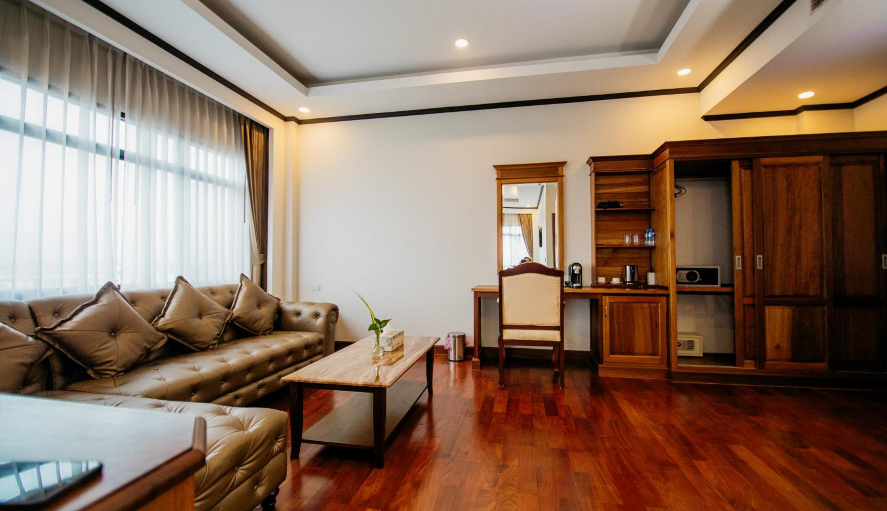 King Suite - Photo 6