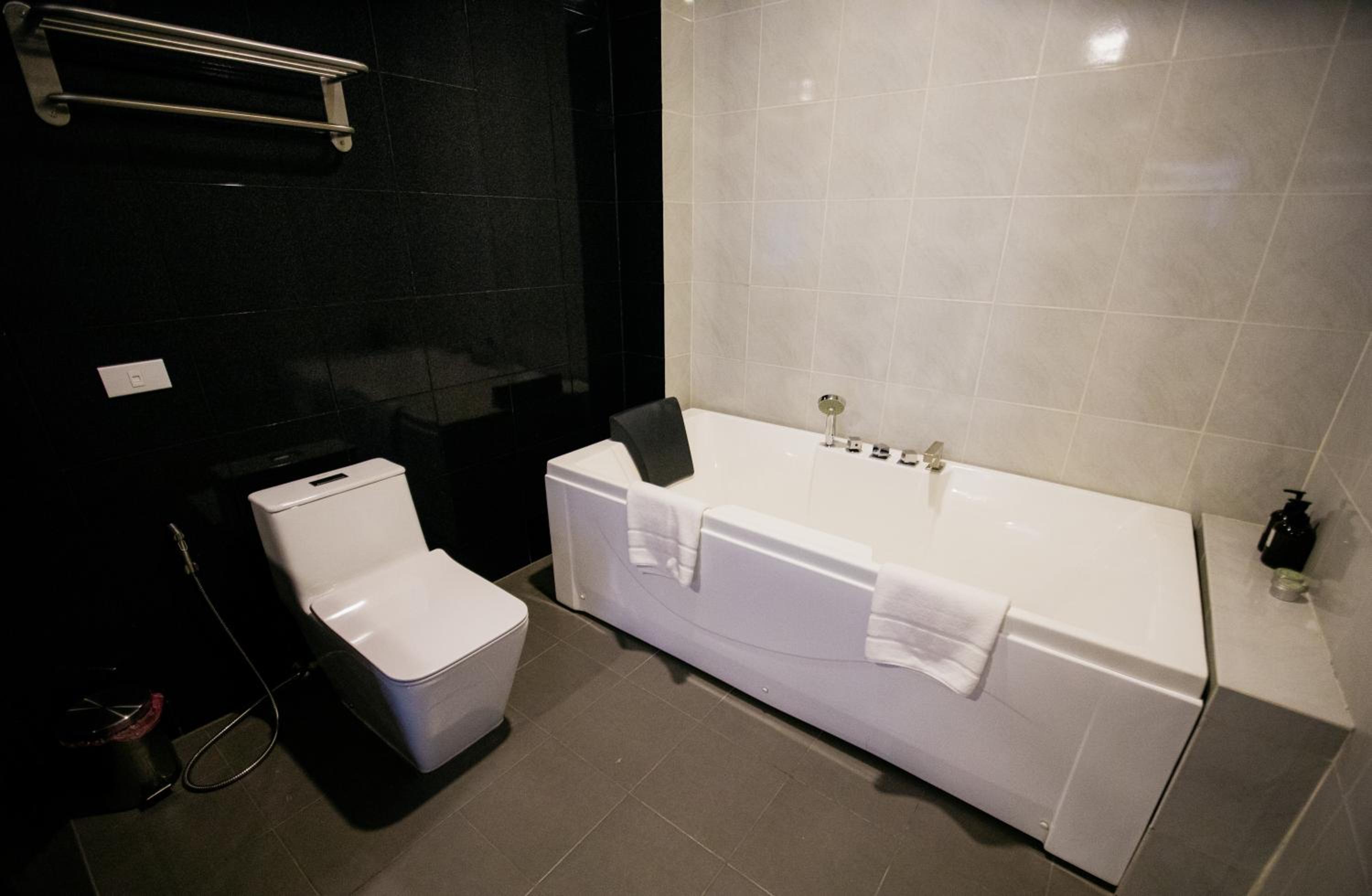 King Suite - Photo 8
