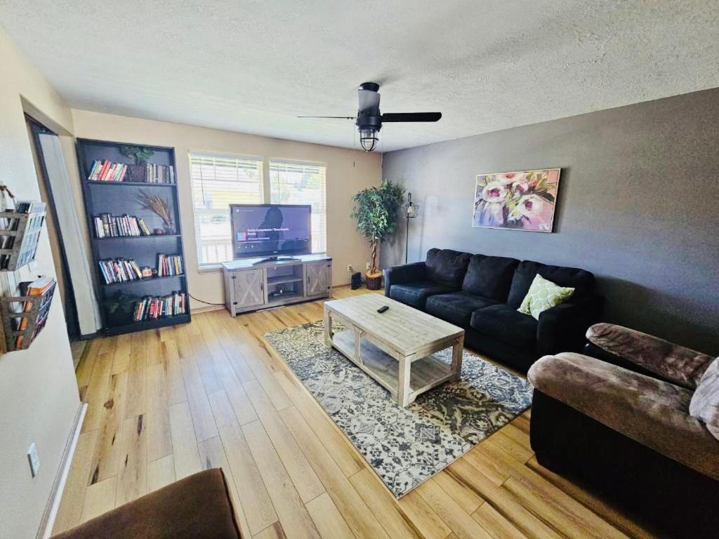 Four-Bedroom House - Photo 10