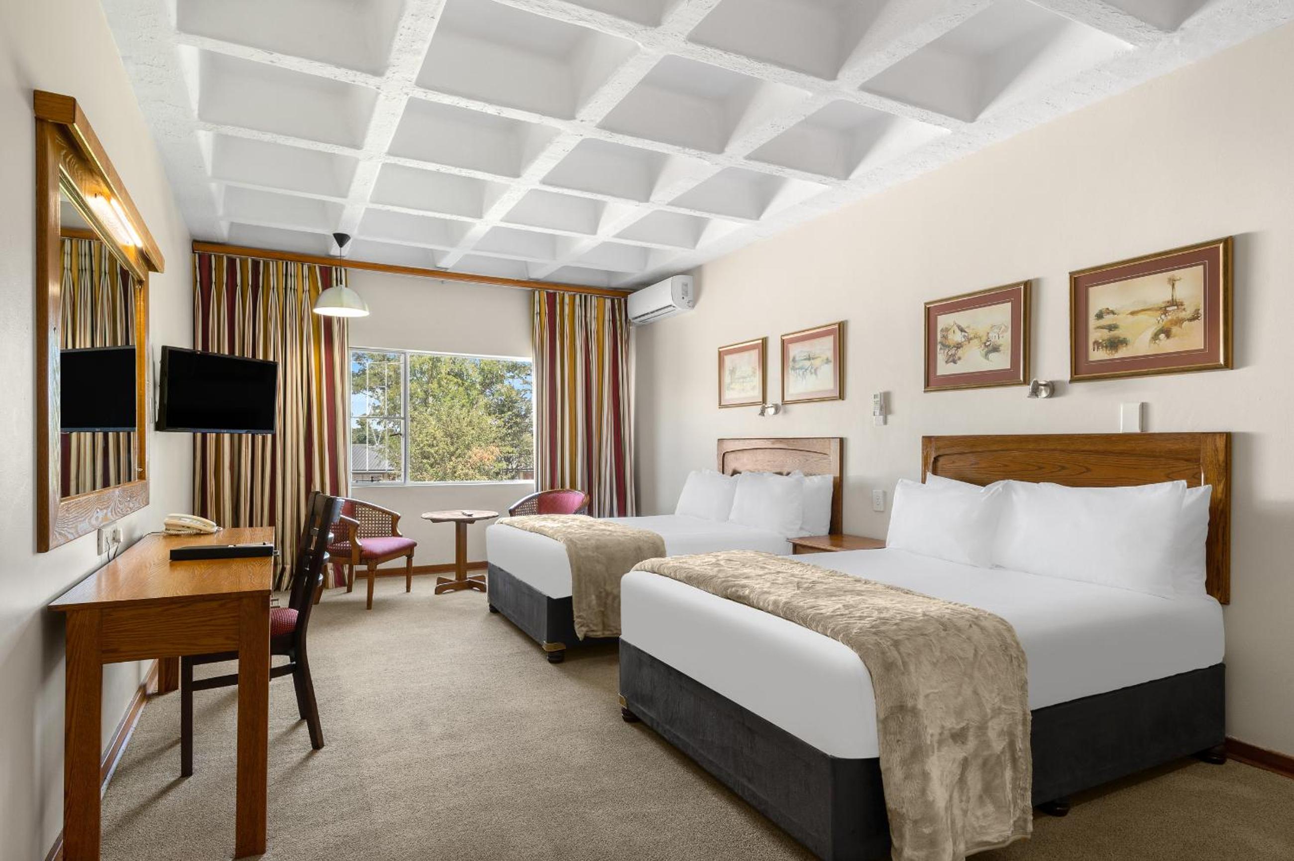 SUPERIOR QUEEN ROOM WITH GARDEN VIEW photo 3