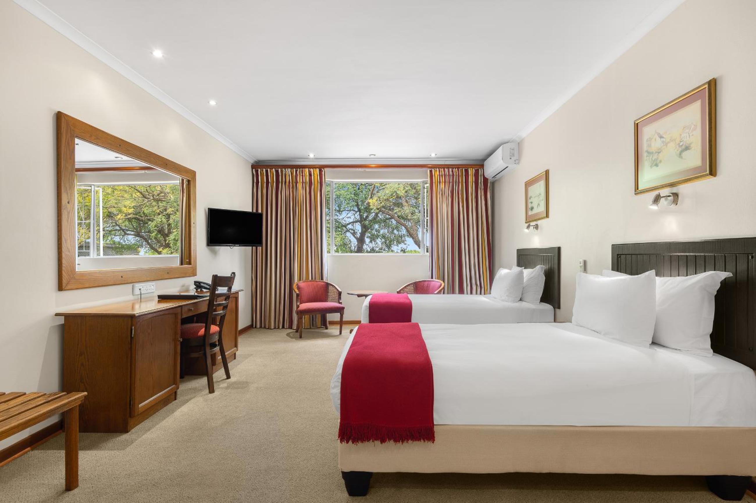 SUPERIOR QUEEN ROOM WITH GARDEN VIEW