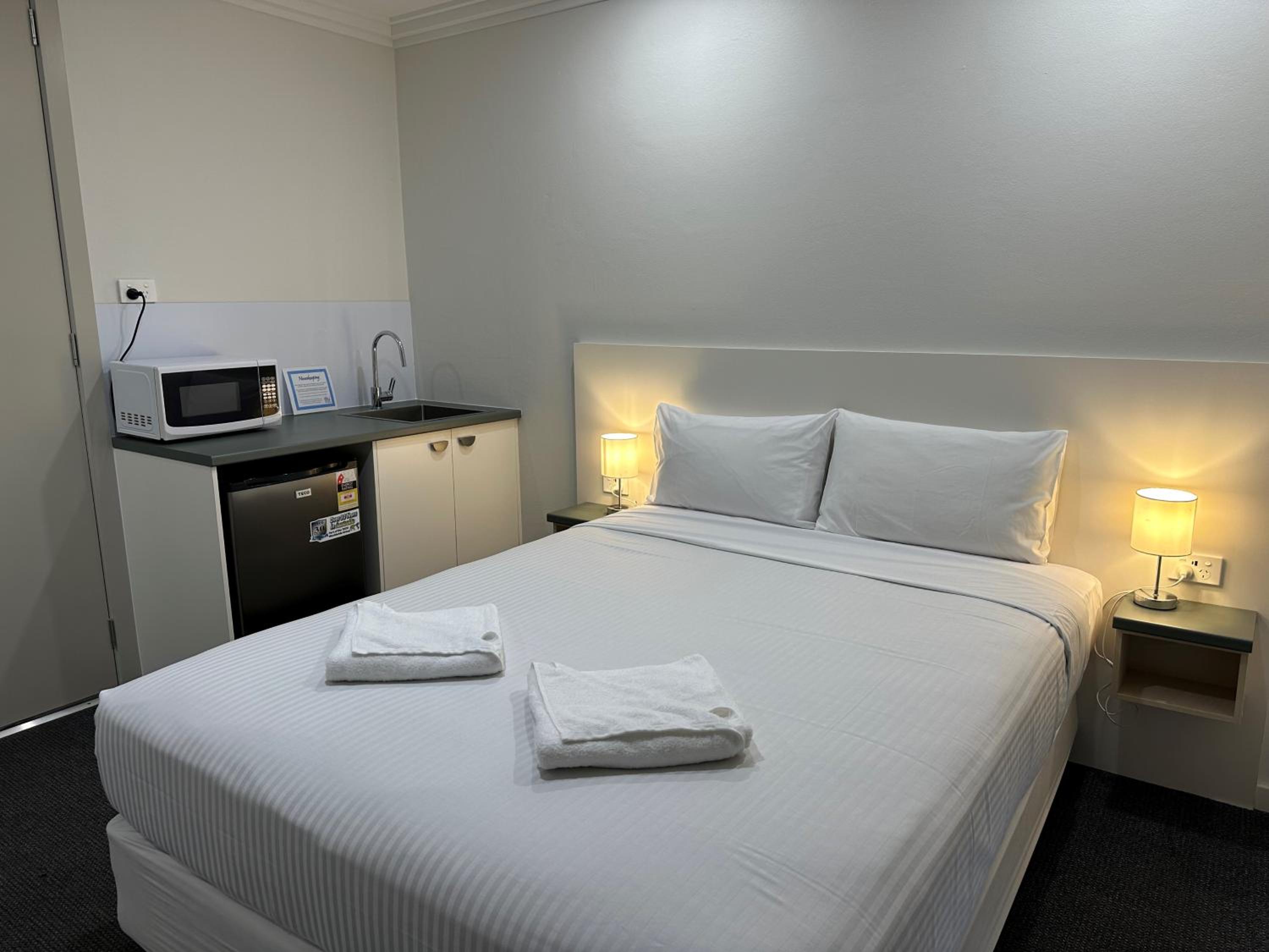 Queen Room - Disability Access photo 1