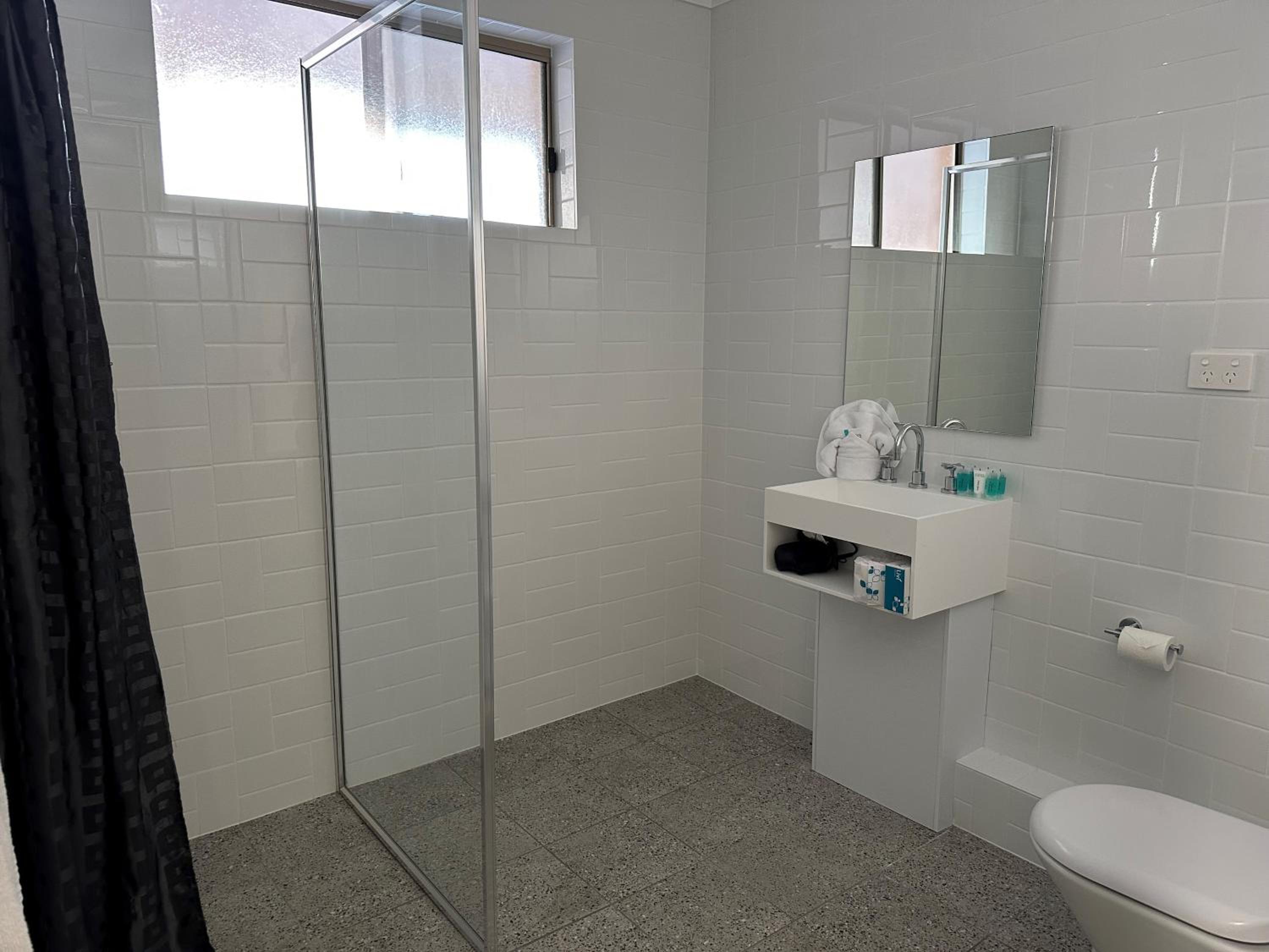 Queen Room - Disability Access photo 2