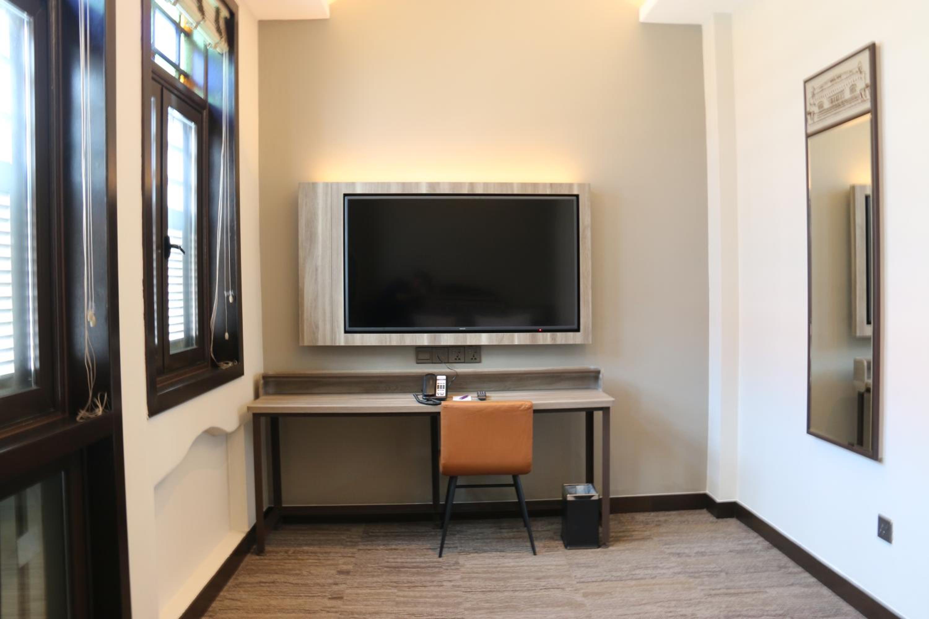 Hamilton Premier Room photo 2