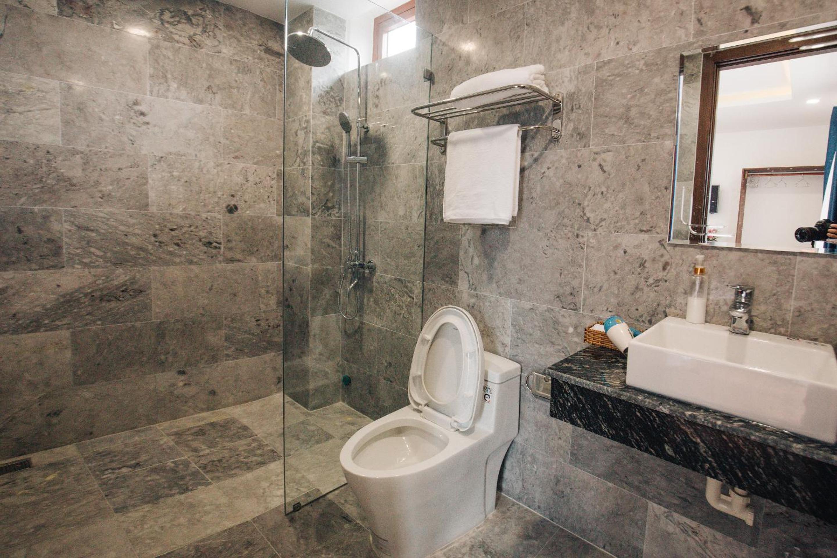 Superior Double or Twin Room with City View - Photo 8