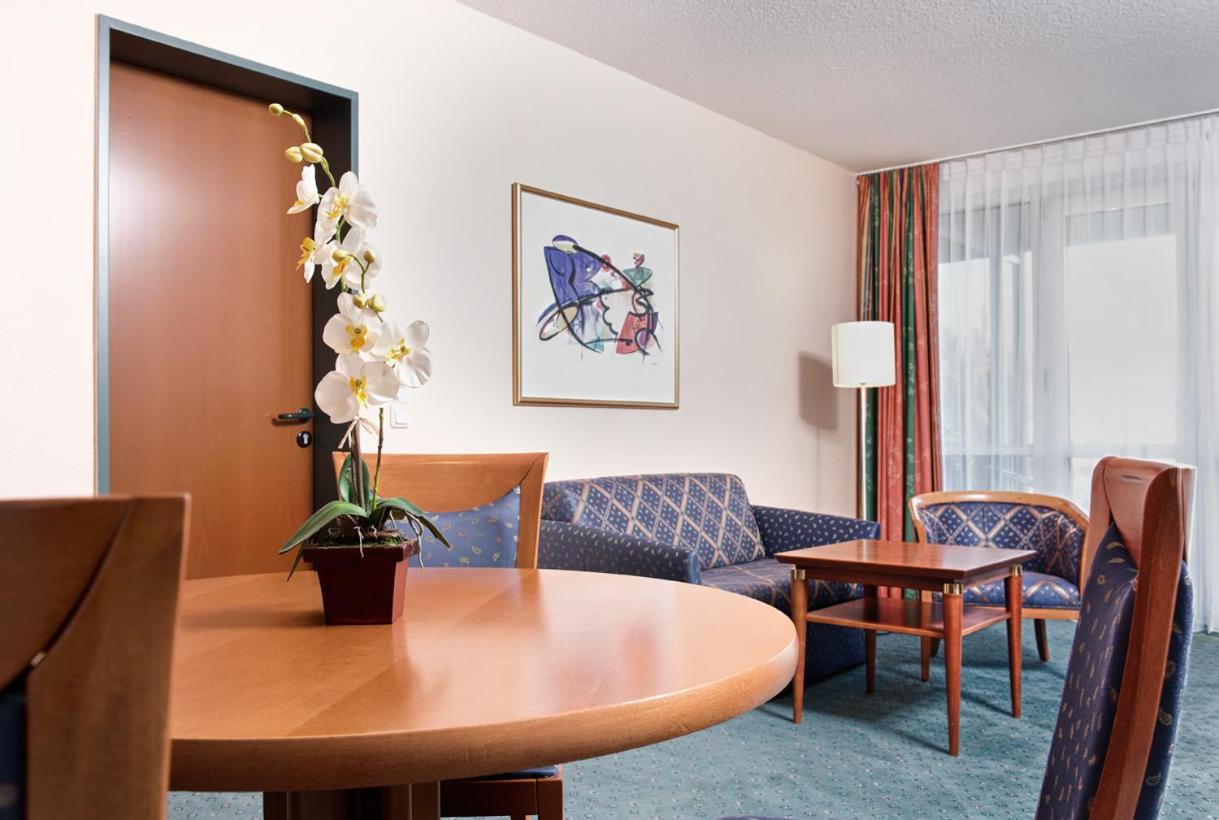 Suite with One Double Bed and Balcony - Photo 2