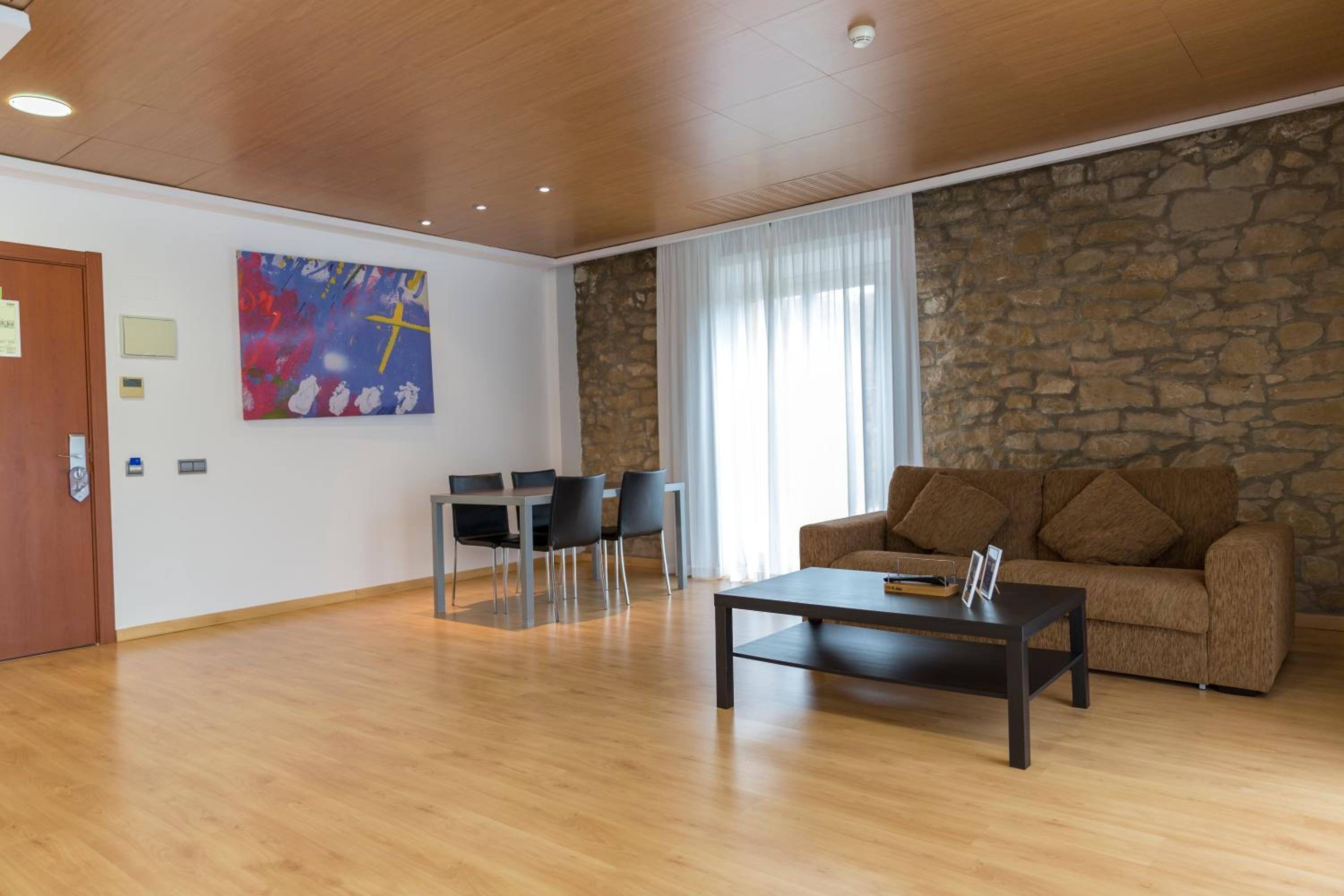 Suite - Photo 3