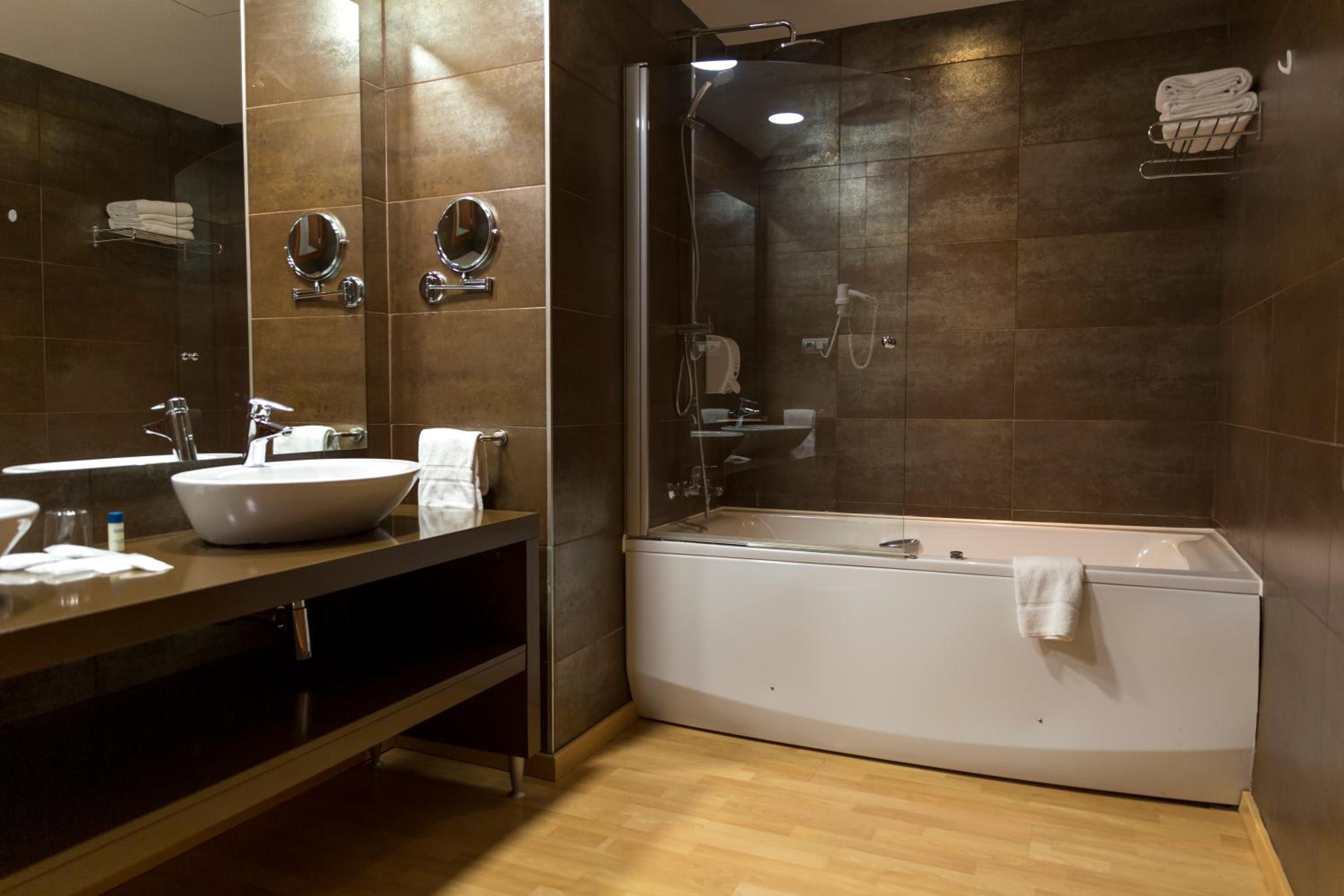 Suite - Photo 2