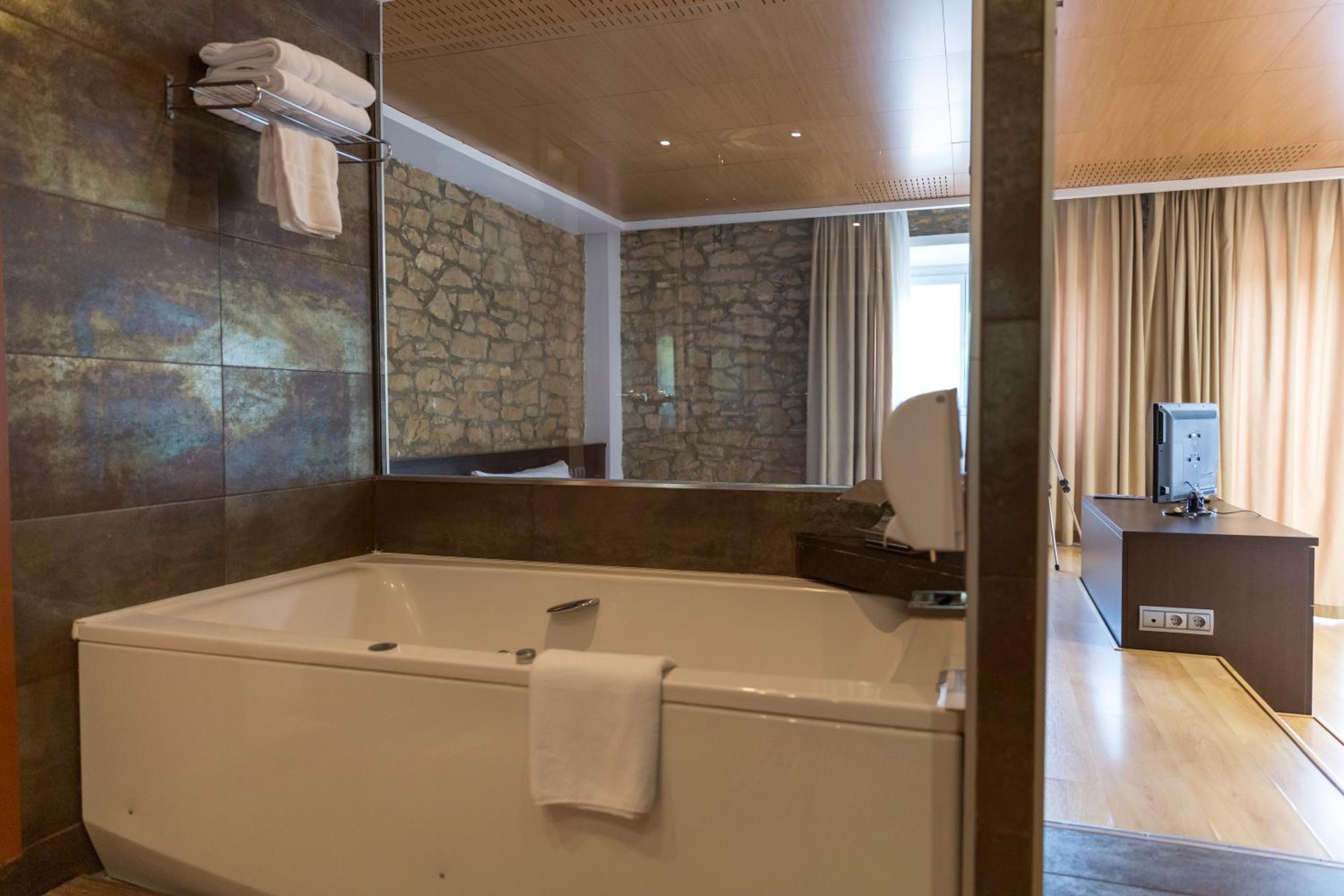 Suite - Photo 4