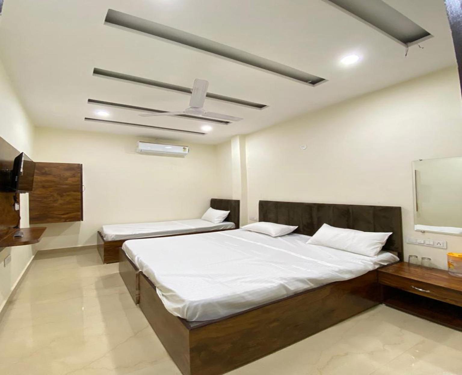 Deluxe Double Room with Extra Bed photo 3