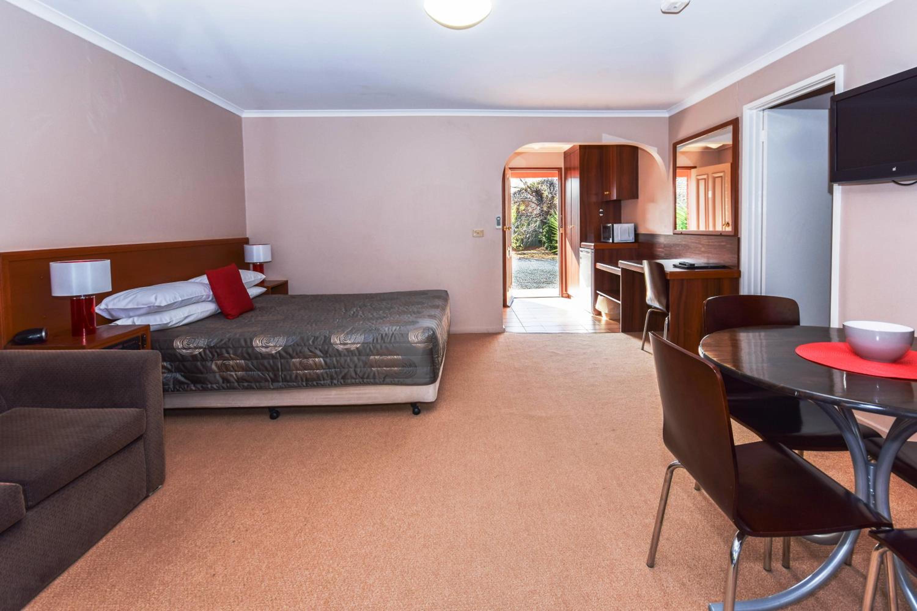 Two Room Unit with Garden View - 2 Queen Beds photo 3