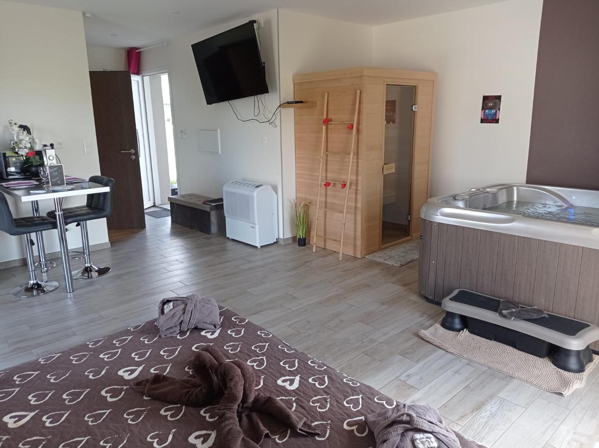 Double Room with Spa Bath photo 2