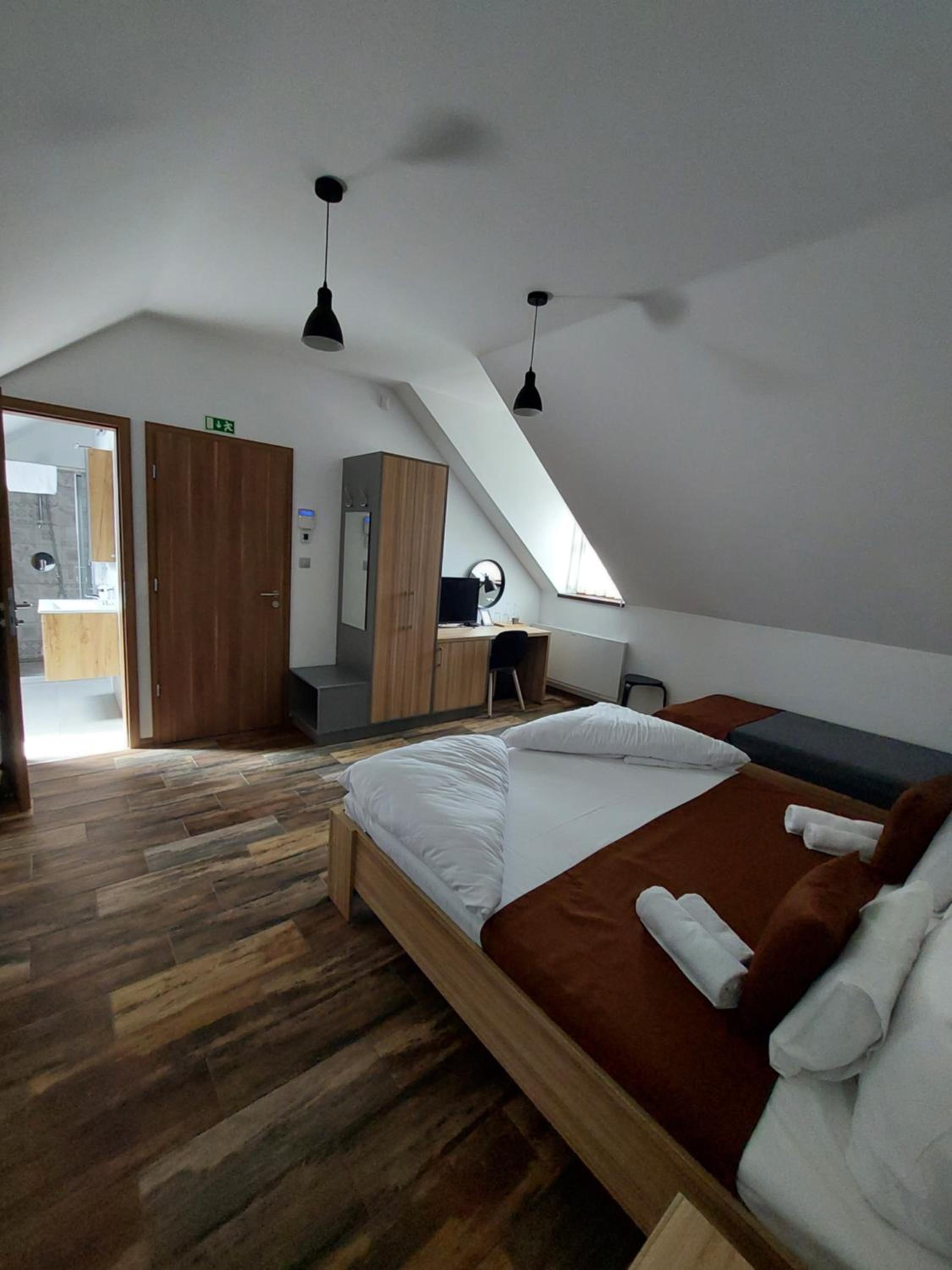 Standard Queen Room photo 2