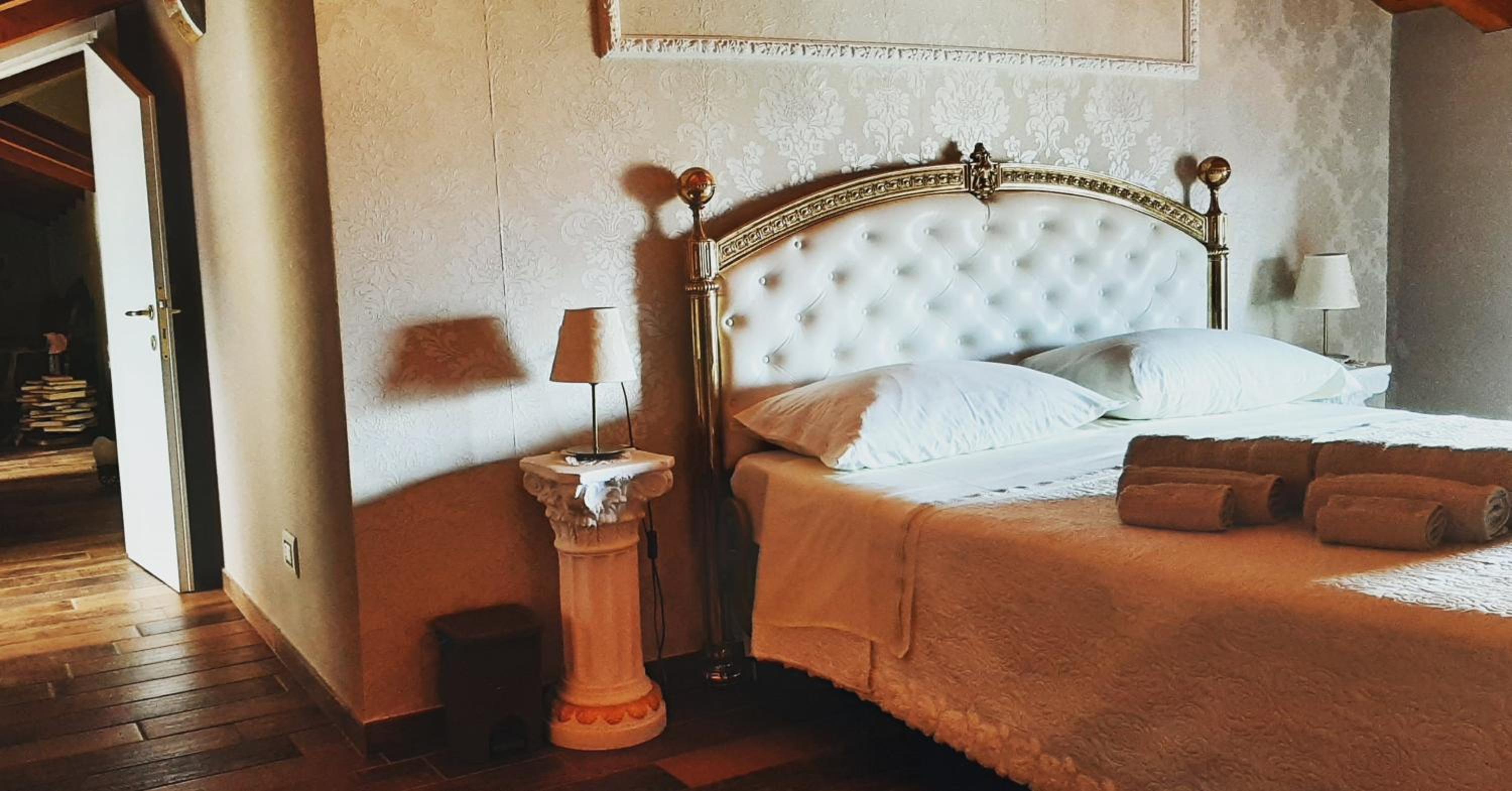 Double Room - Photo 16