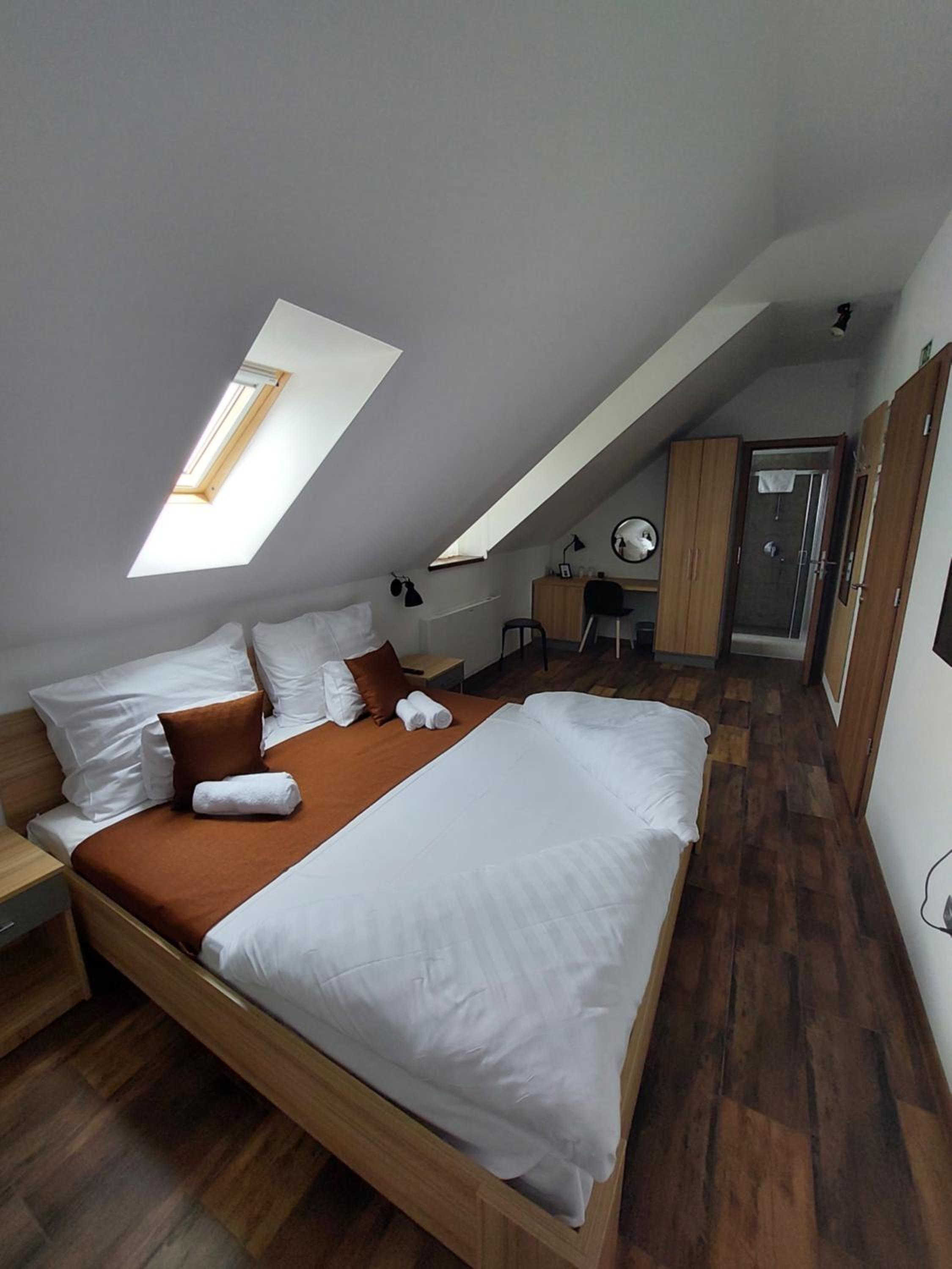 Standard Queen Room photo 3