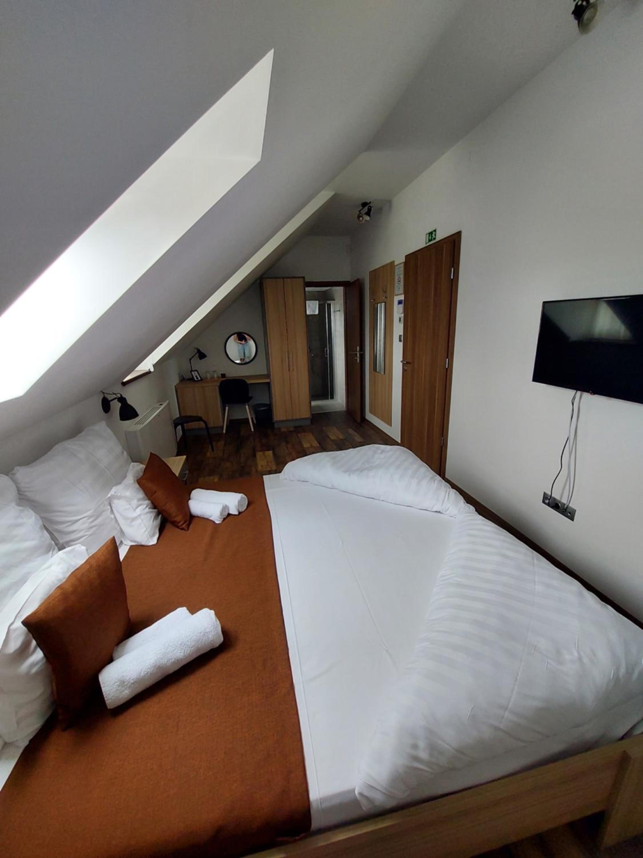 Standard Queen Room photo 1