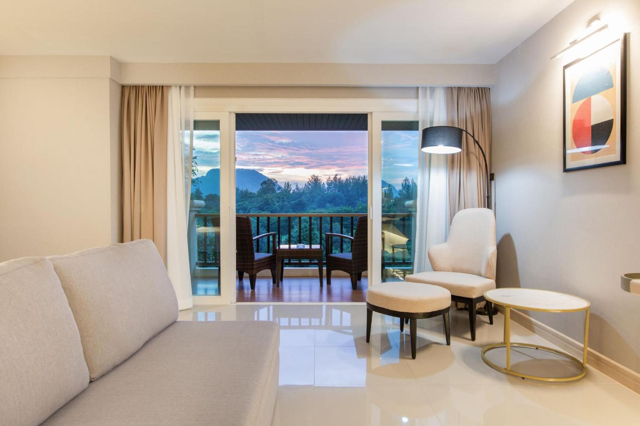 Executive Deluxe Mountain View King photo 2