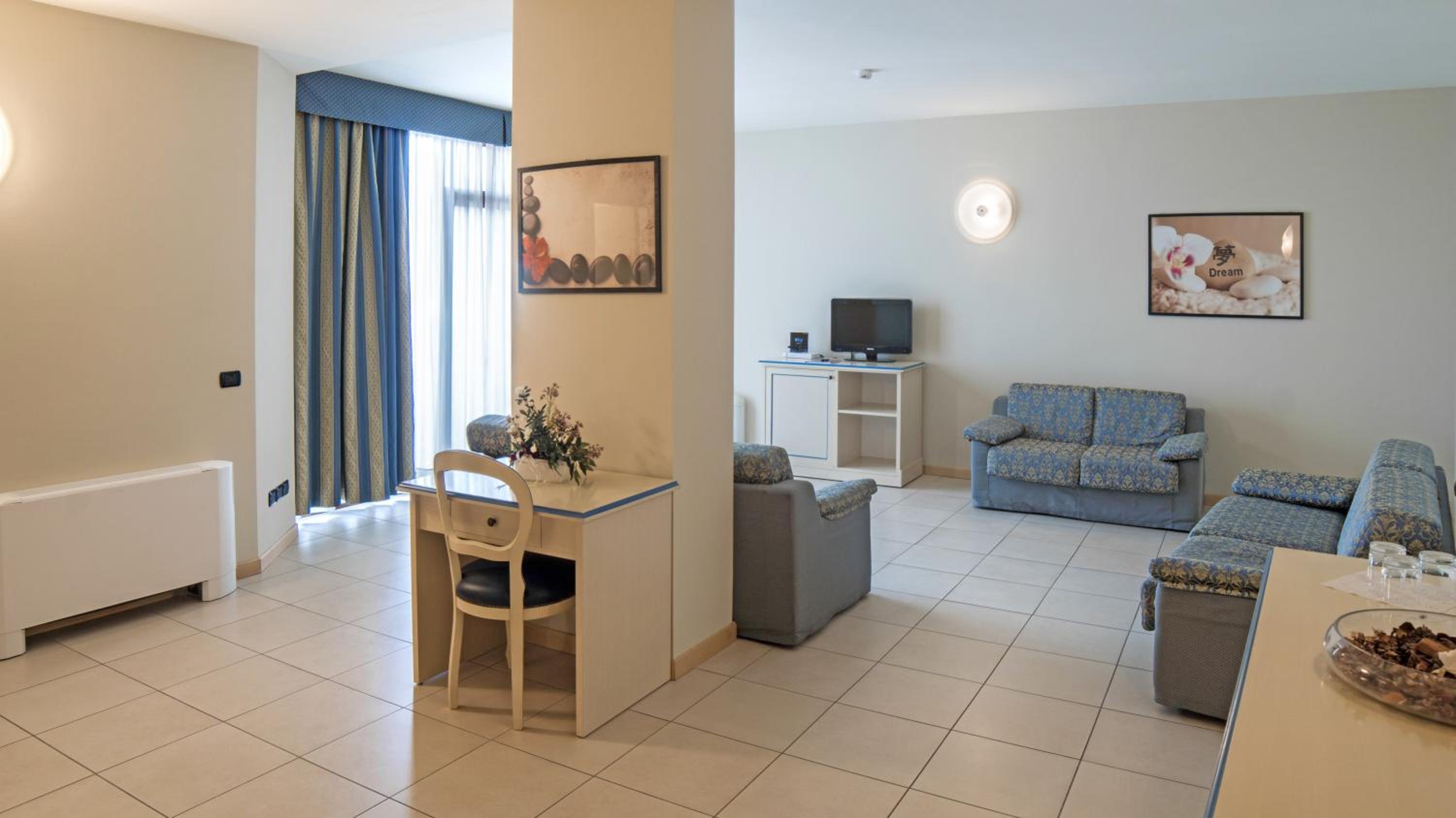 Family Room with Balcony - Photo 2