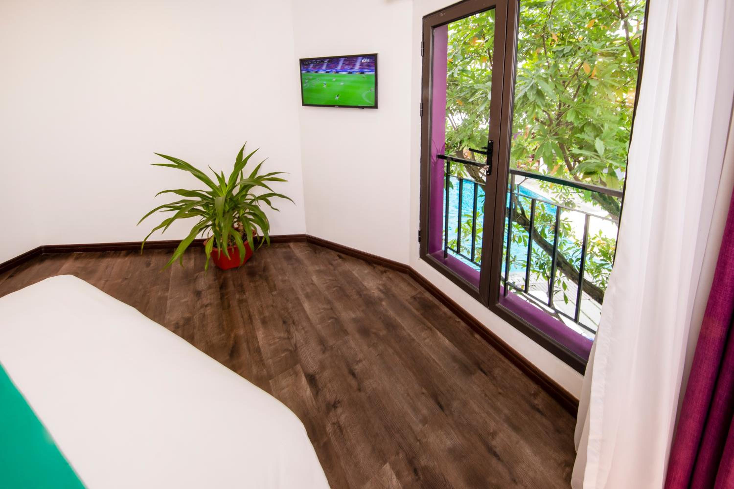 Family Room - Photo 5