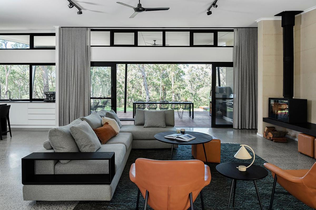 Five-Bedroom House photo 1