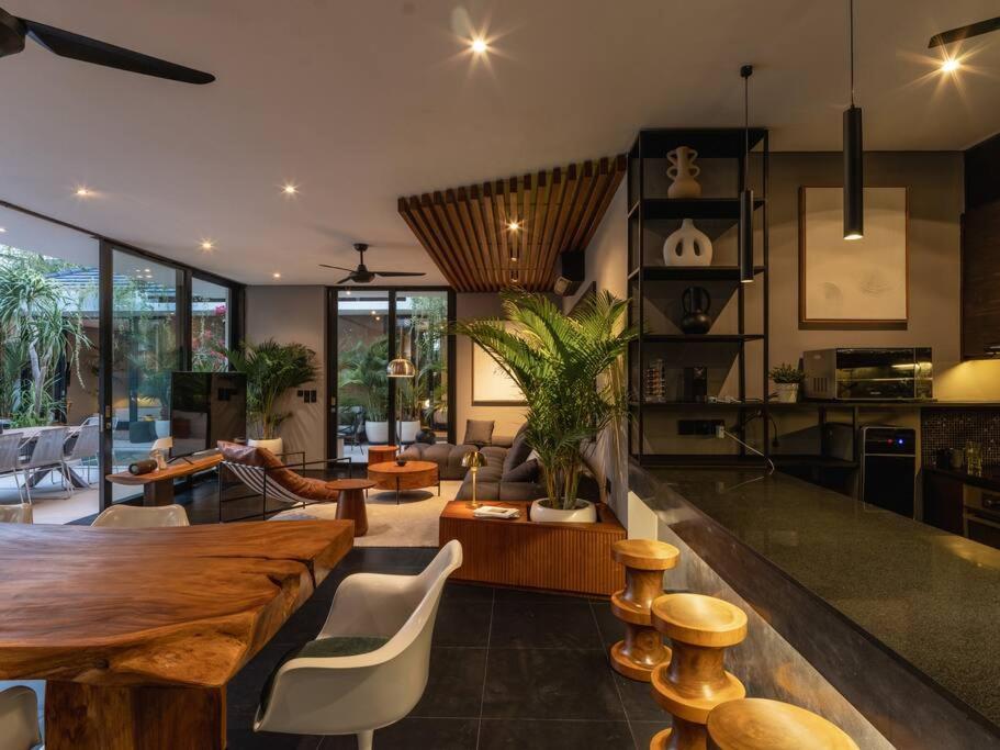 Villa photo 2