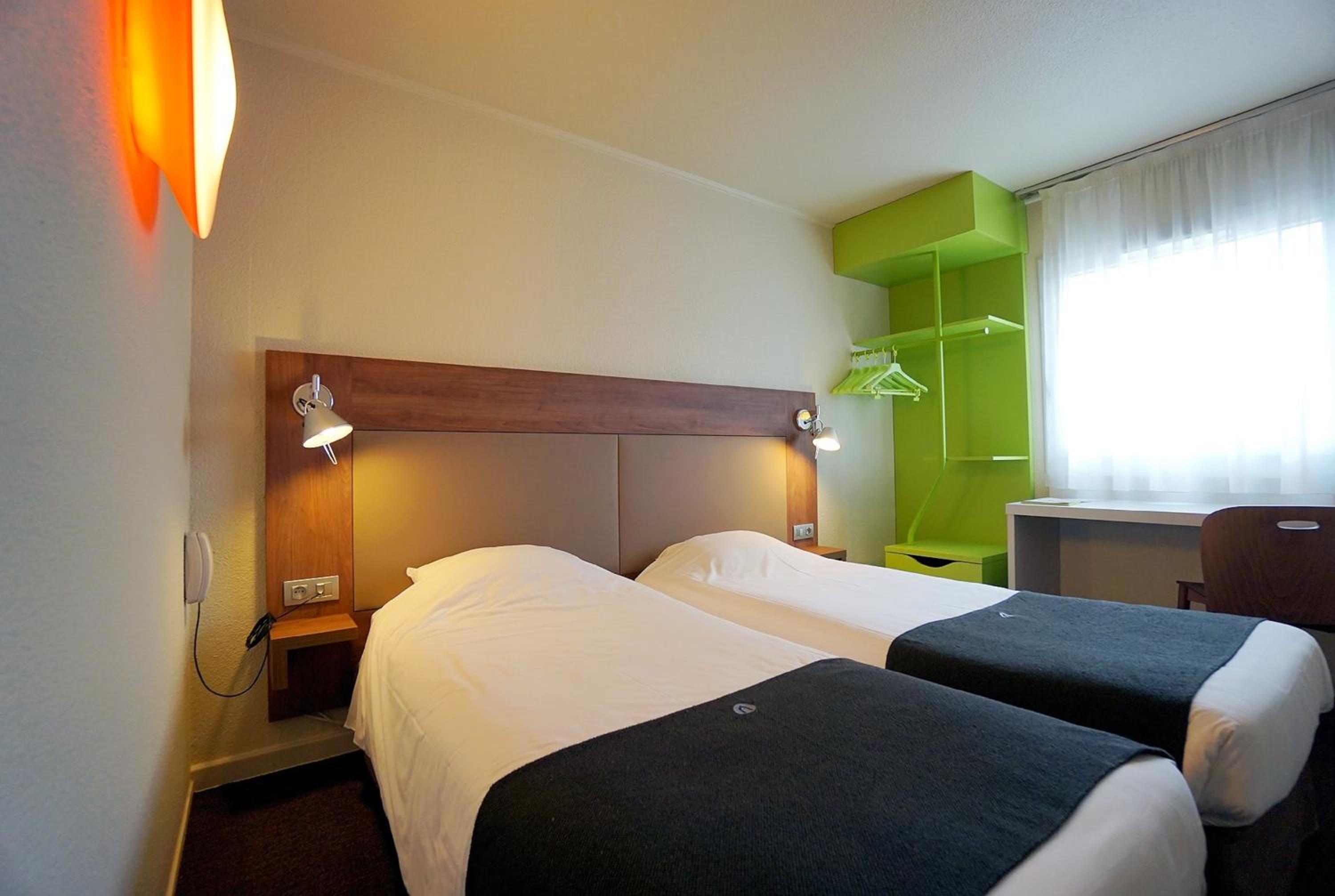 Standard Twin Room - Photo 1