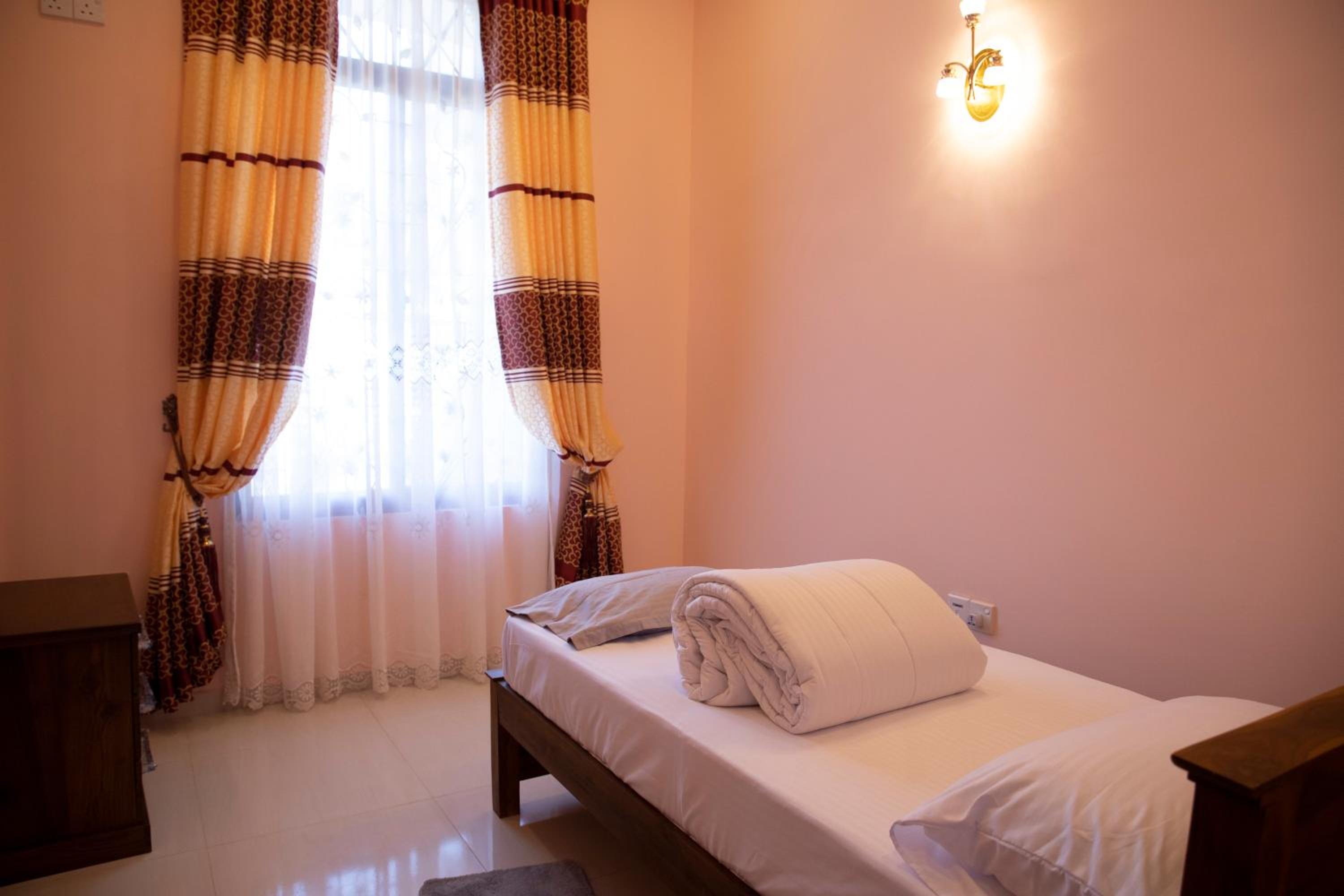 Small Single Room photo 1
