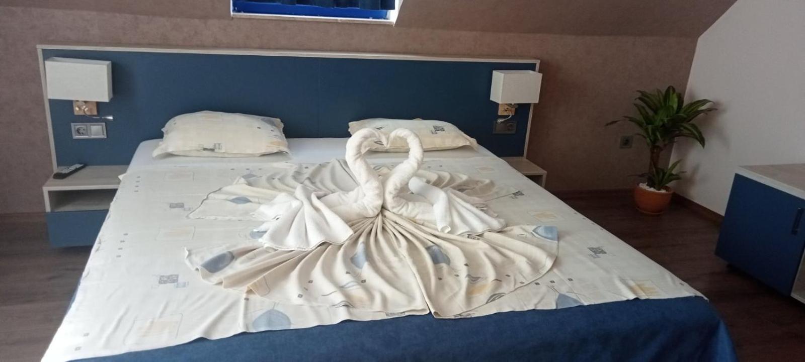 One-Bedroom Suite with Balcony photo 1